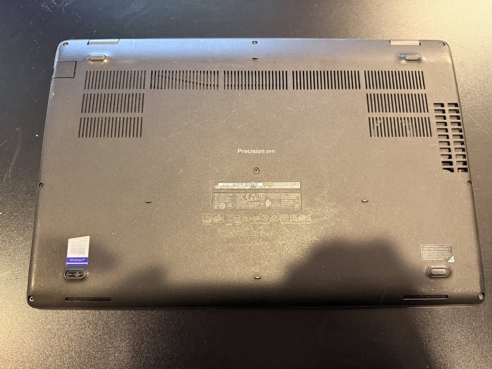 Dell Precision 3541 i5-9400 / 8GB RAM /238GB SSD/Quadro P620/Windows 11 (77)