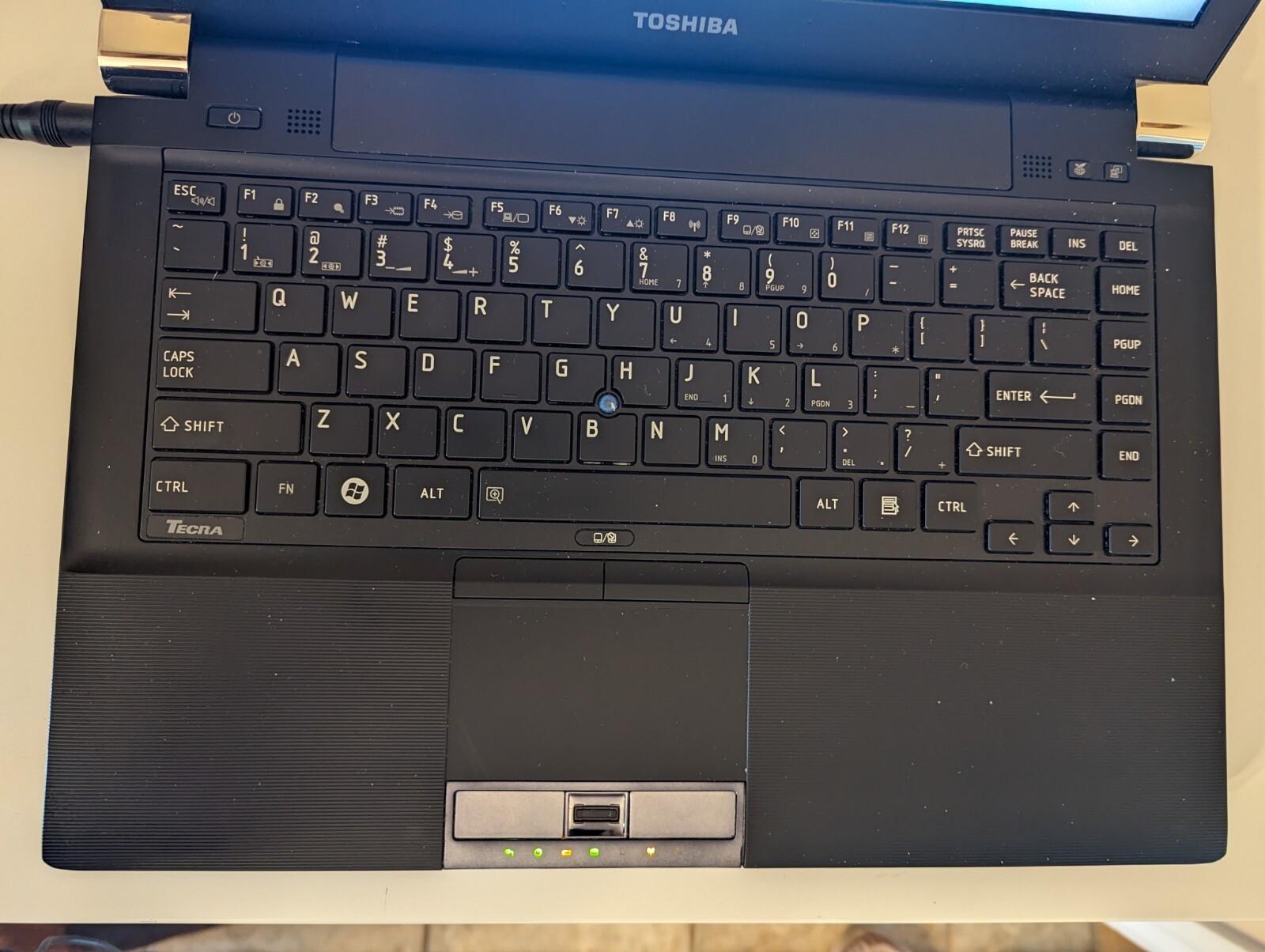 TOSHIBA TECRA R940v3320i5-3320 260GHz 4GB RAM 300HDD WEBCAM BIOS TESTED