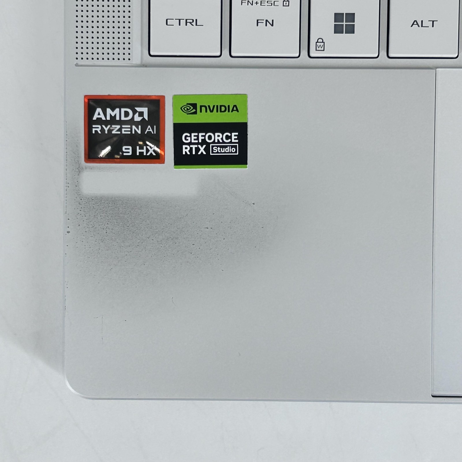 Asus ROG Zephyrus G14 GA403 14 QHD+ 2.GHz Ryzen AI 9 HX 370 32GB 1TB RTX 5070 Ti
