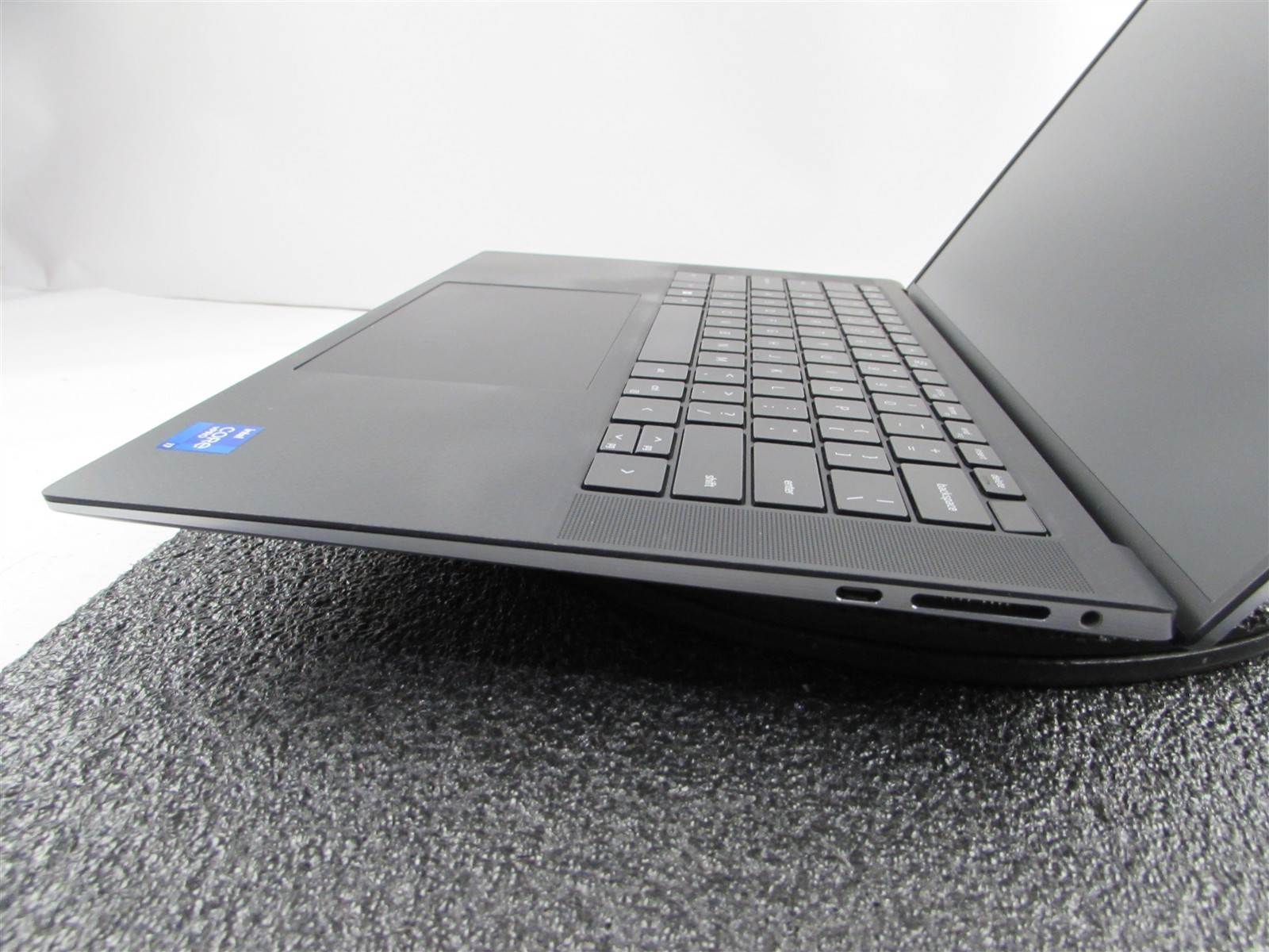 DELL PRECISION 5560 1920X1200 I7-11850H 1TB SSD 32GB RAM RTX A2000 WIN 11 NO BAT
