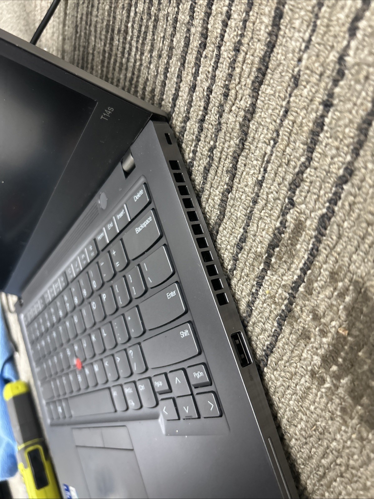 Lenovo Thinkpad t14s Gen 2 i7-(Boots to BIOS) No Storage Drive, Bad Hinge