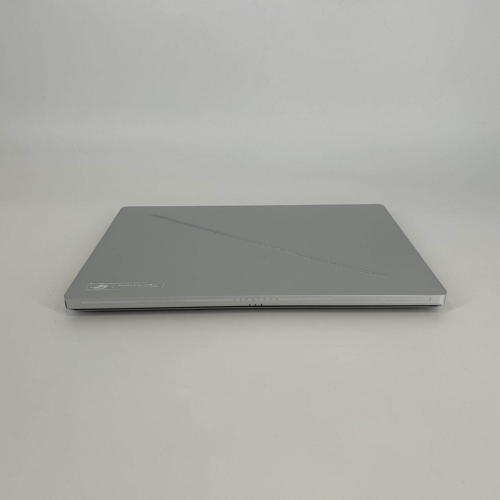 Asus ROG Zephyrus G14 GA403 120Hz QHD+ 4.0 GHz Ryzen 9 8945HS 32GB 1TB RTX 4070