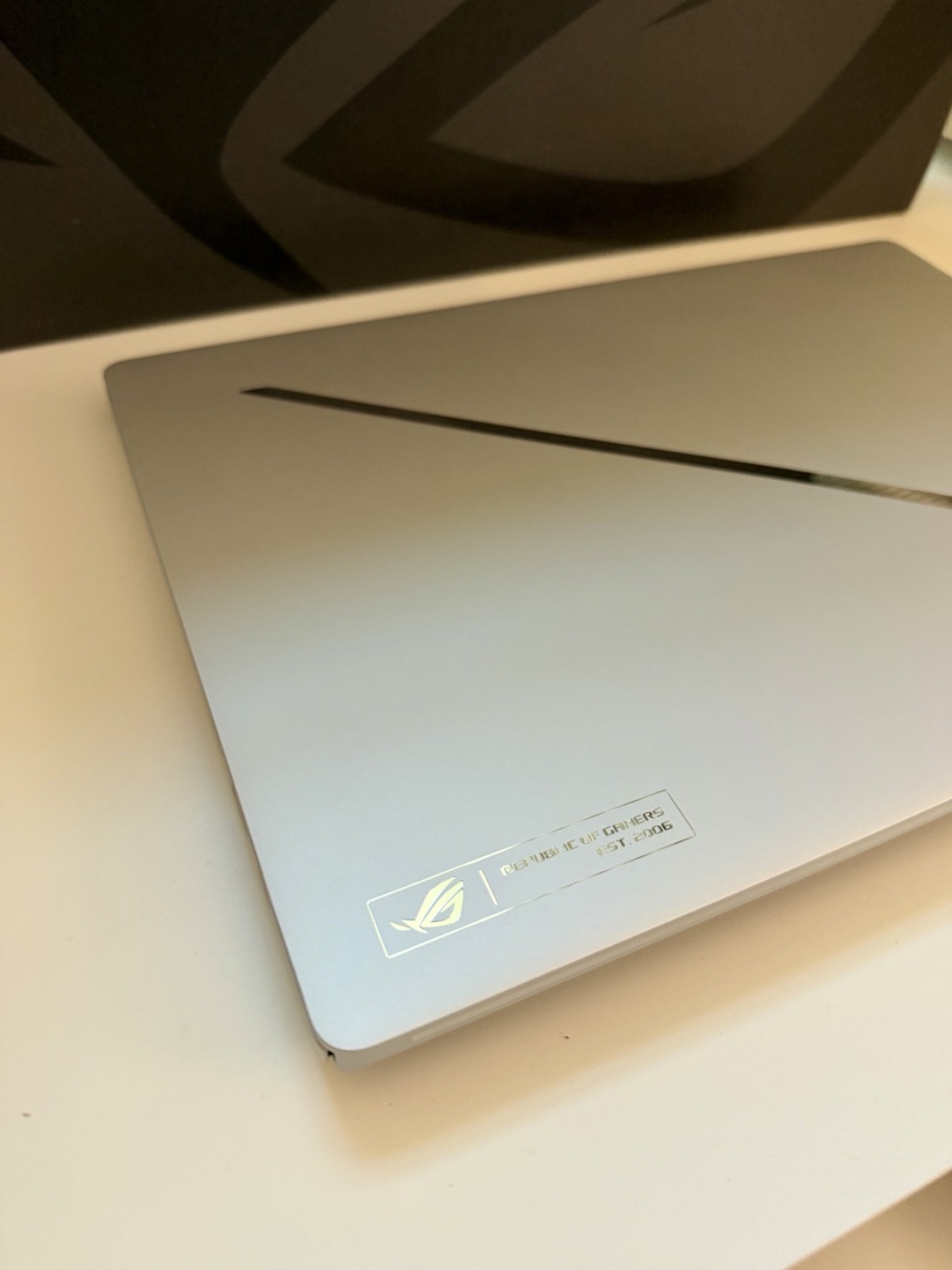 ASUS ROG Zephyrus G14 14″ OLED 3K 120Hz Gaming Laptop AMD Ryzen 9 270 RTX 5060