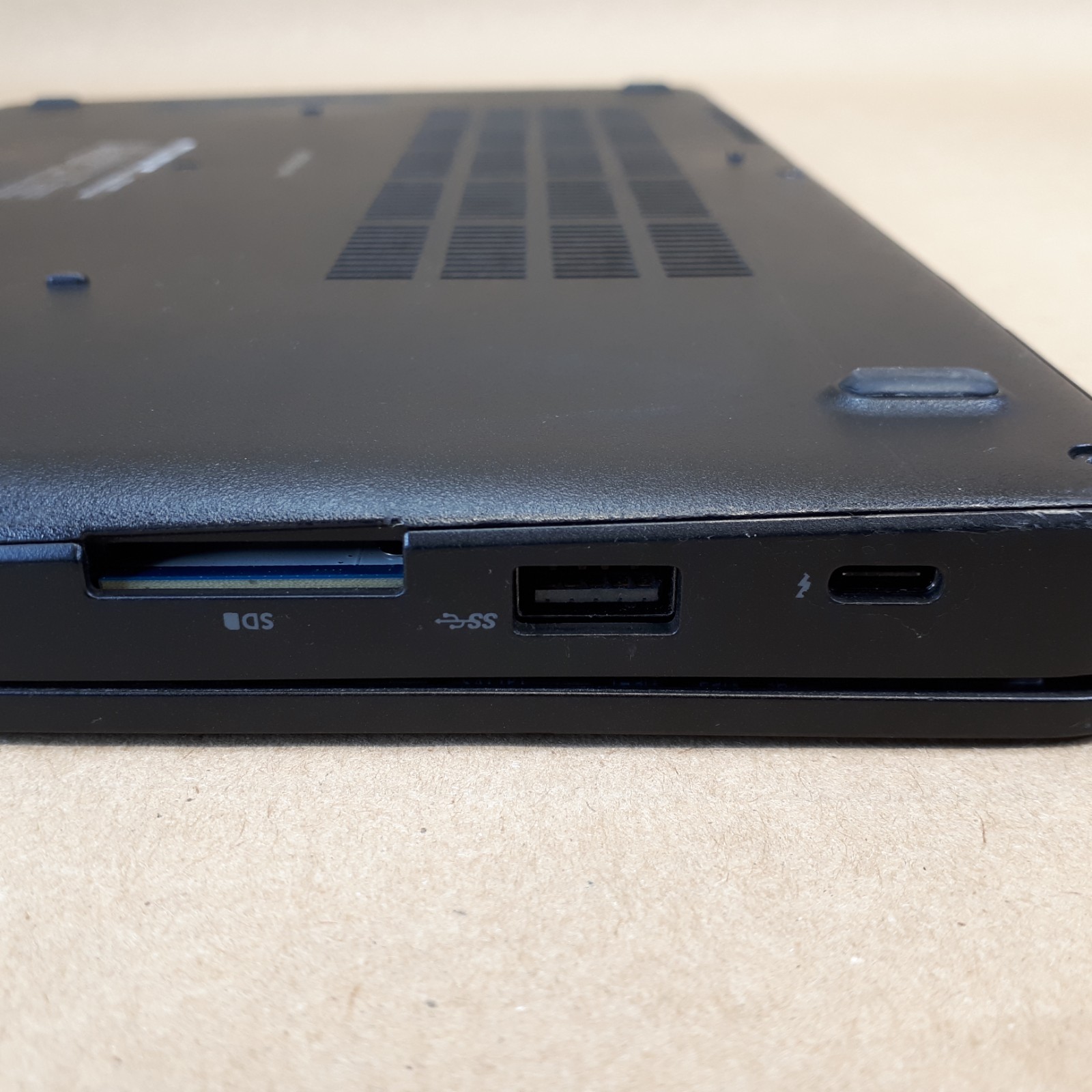 Dell Latitude 5480 14″ Laptop i5-7440HQ 4GB RAM *Working* No DIsplay/SSD H4037