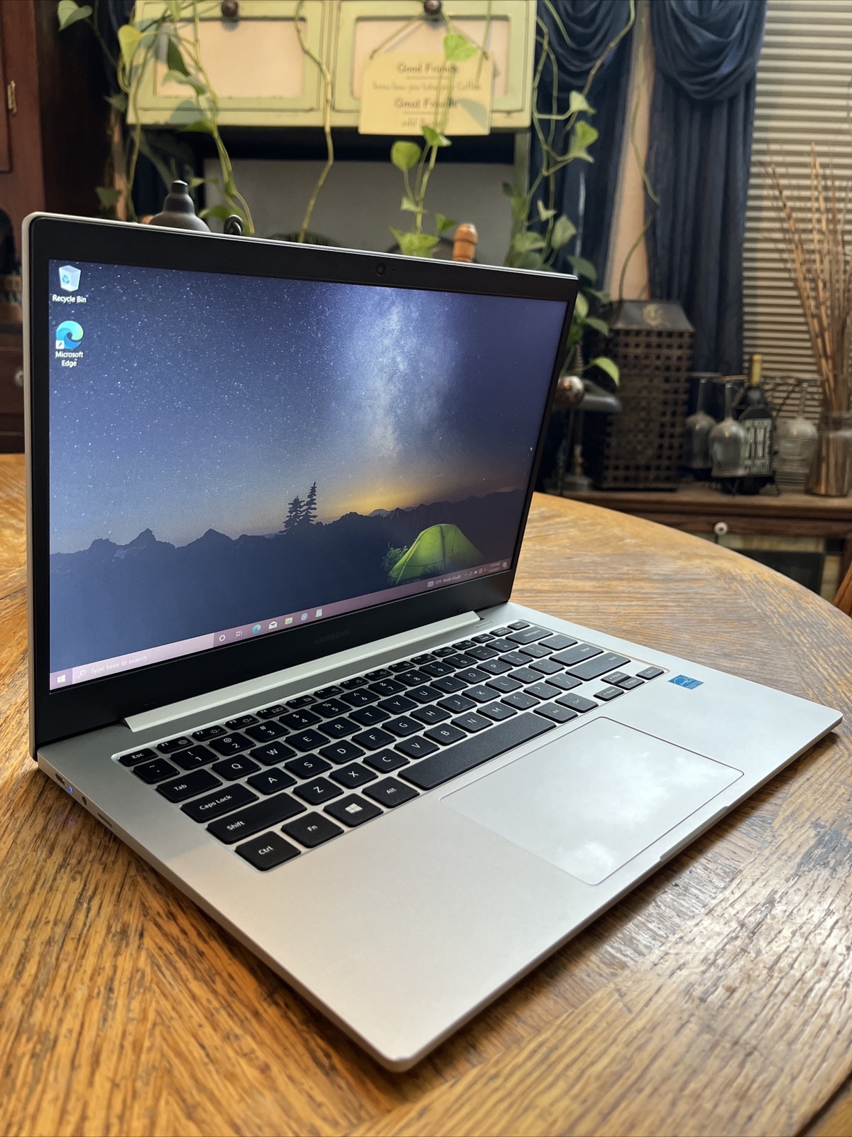 Samsung Galaxy Book 14″ (128GB SSD, Qualcomm Snapdragon7C, 2.55 GHz, 4GB)…