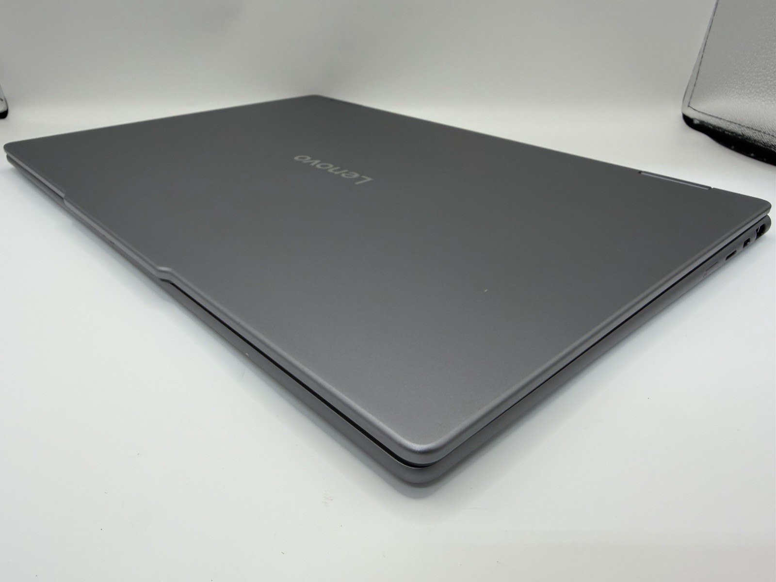 Lenovo Yoga 7 2-in-1 16ILL10 16″ Ultra 5 226V 16GB DDR5 512GB SSD Windows 11H