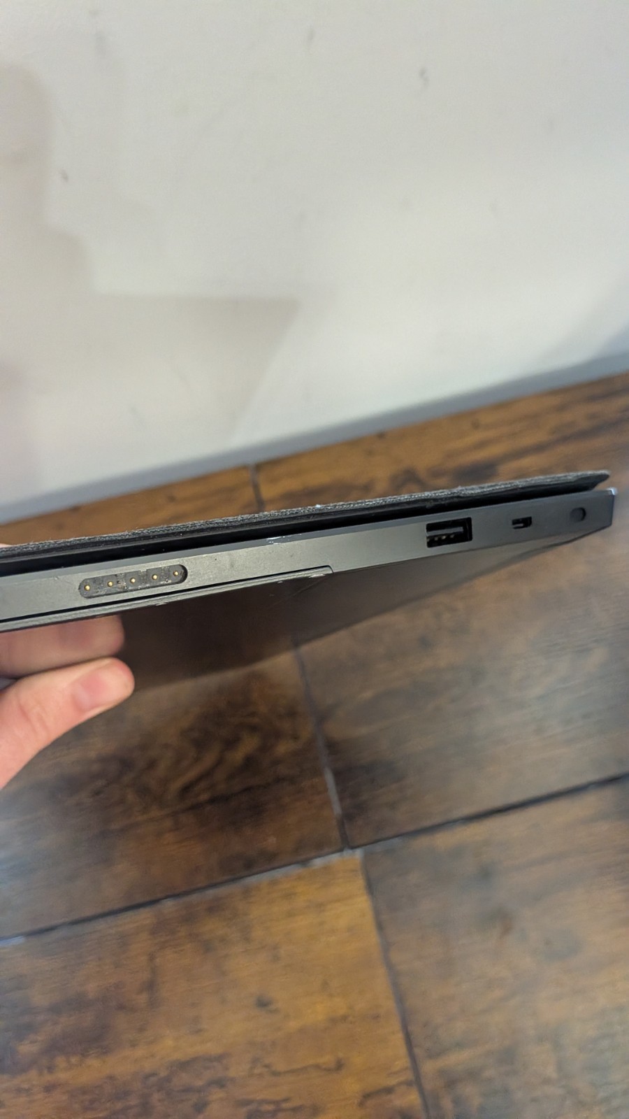Microsoft Surface RT – Model 1516 32GB Wi-Fi 10.6″ (AS-IS) For Parts or Repair