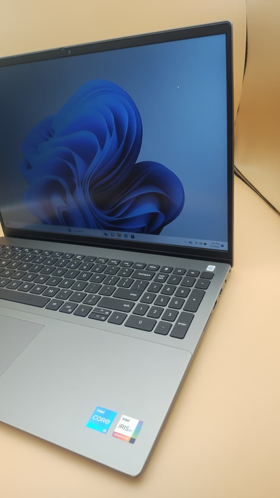 Dell Vostro 5620 16″ FHD+ i5-1240P 16GB 512GB SSD Win11 Pro Iris Xe