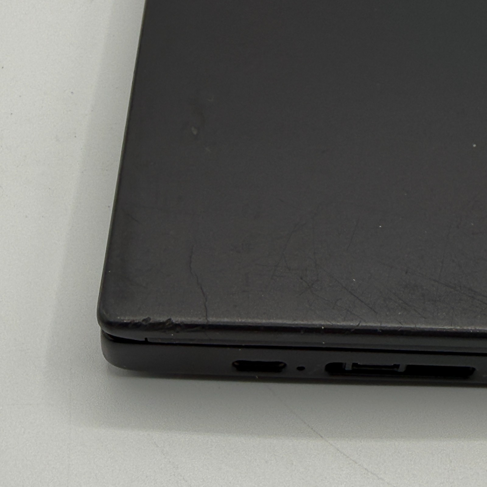 Lenovo ThinkPad T490s 14″ i7-8565U 16GB RAM 256GB SSD Win11 Pro Fingerprin Fair