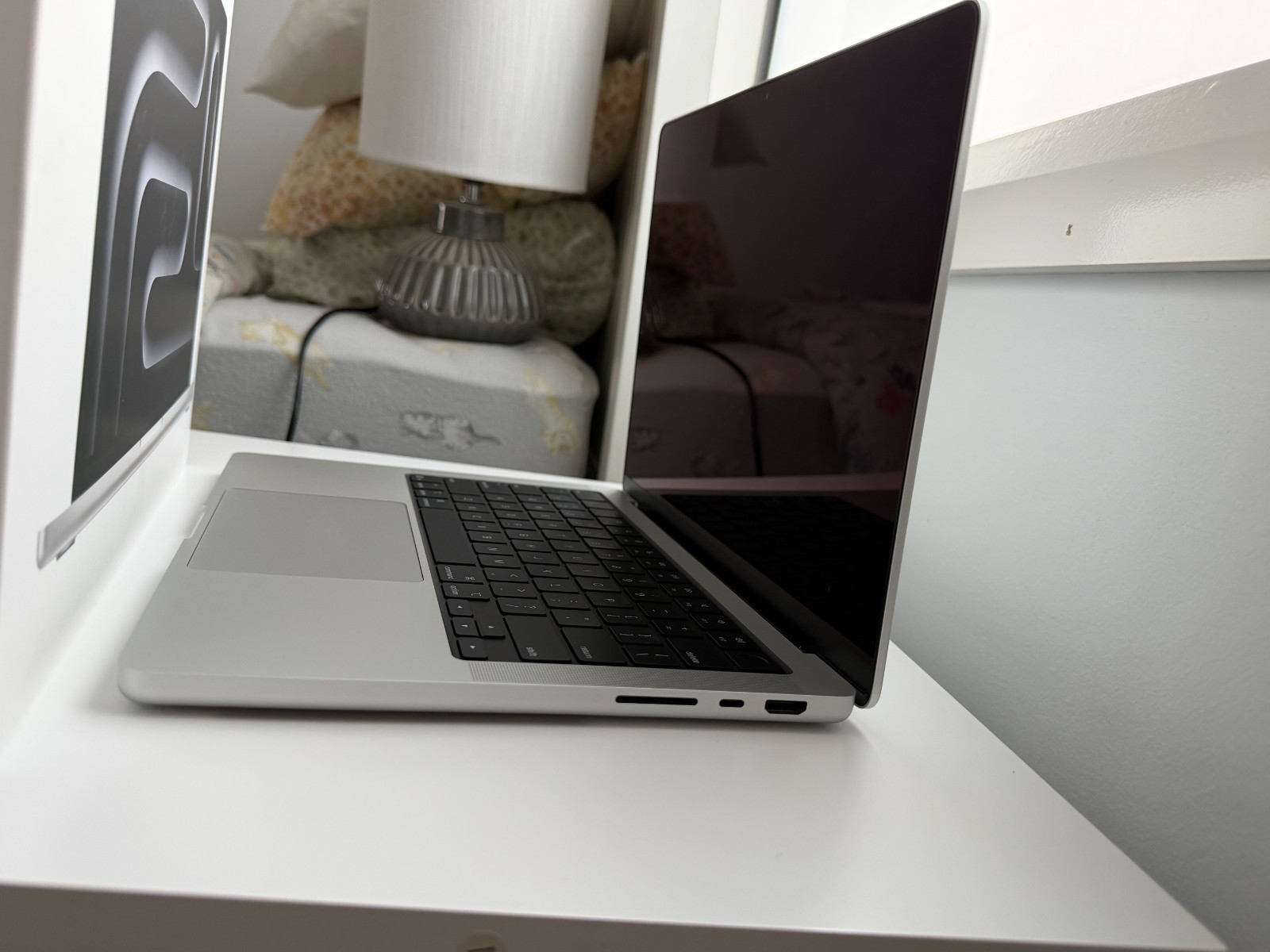 Apple MacBook Pro 14 inch M5 Pro Chip 2025 SSD 512GB Storage 16GB RAM + Warranty