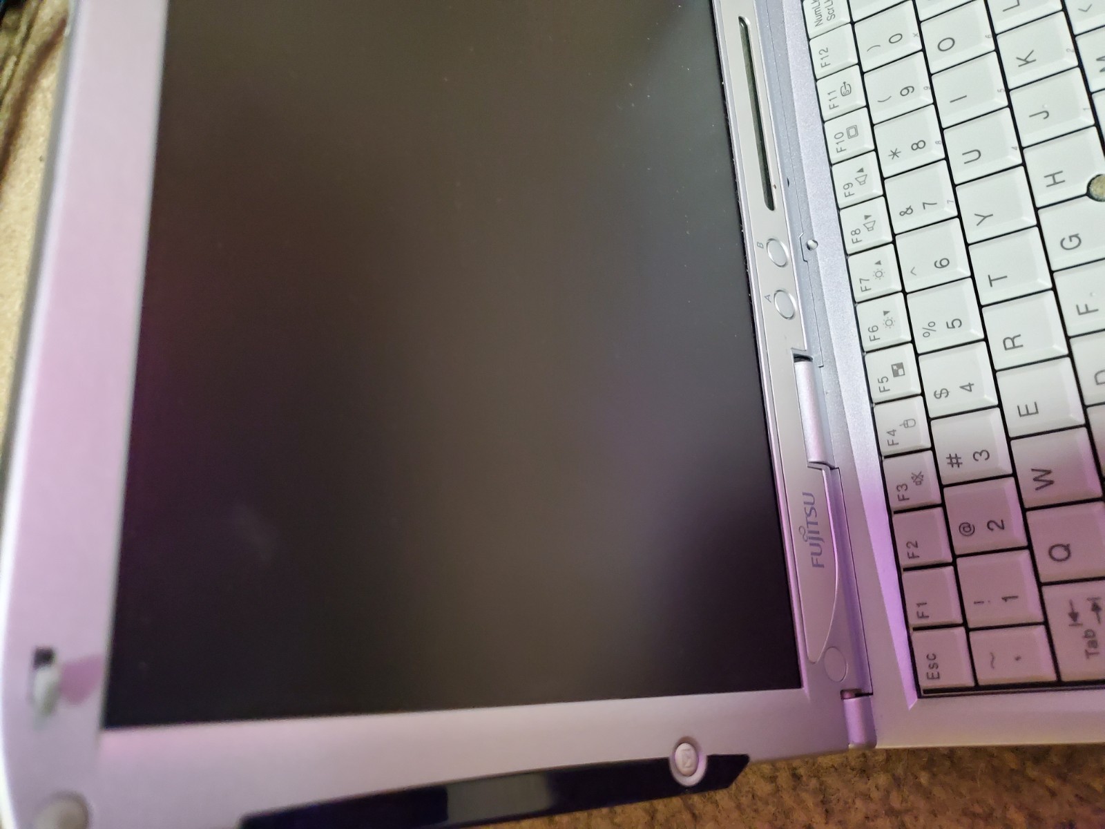 Fujitsu LifeBook P Series fpc02011al cp145514 Laptop PARTS AS IS UNTESTED NO AC