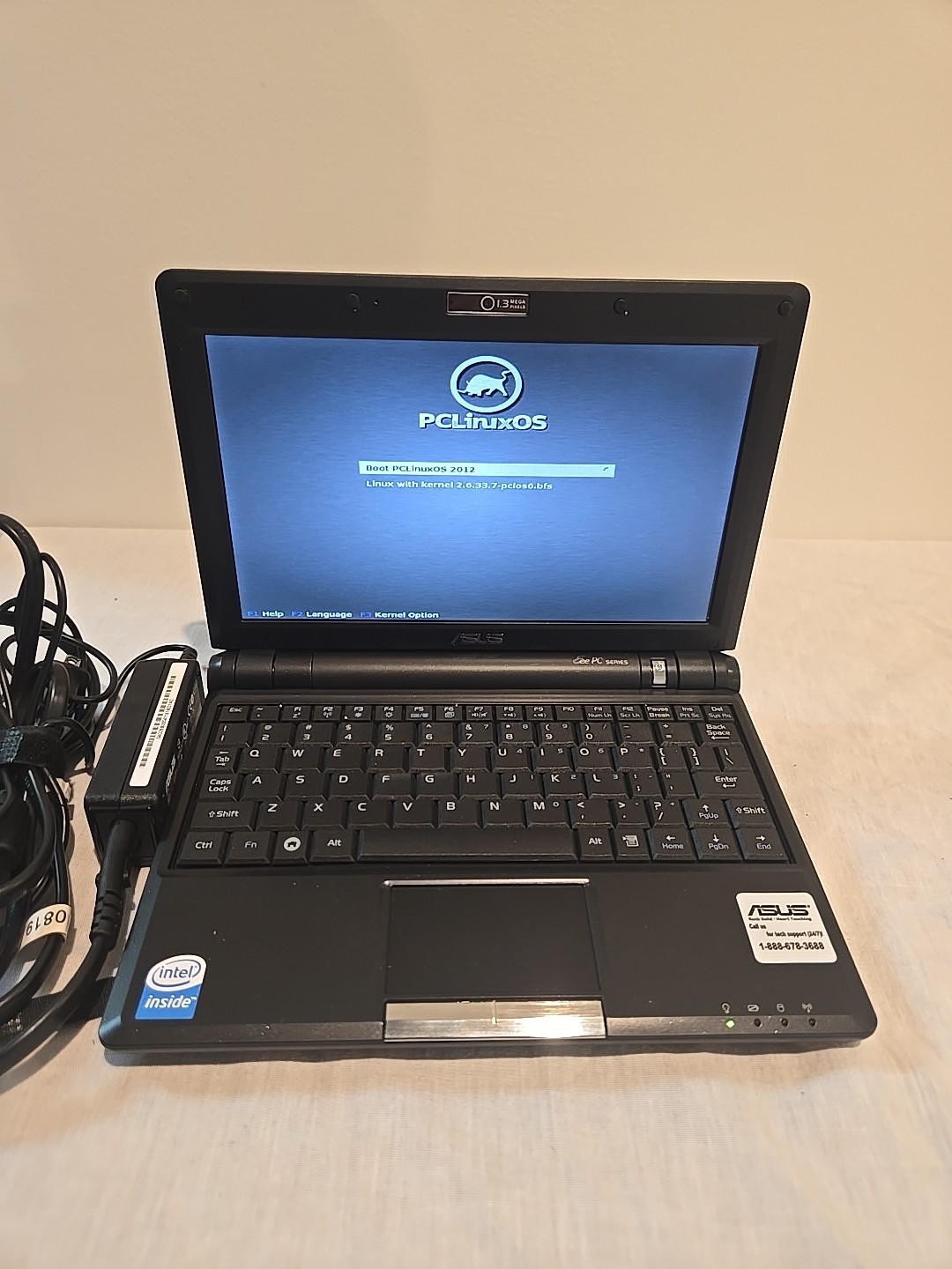 ASUS Eee PC 900 Black Netbook Computer Intel 1GB Ram w/ Charger Linux