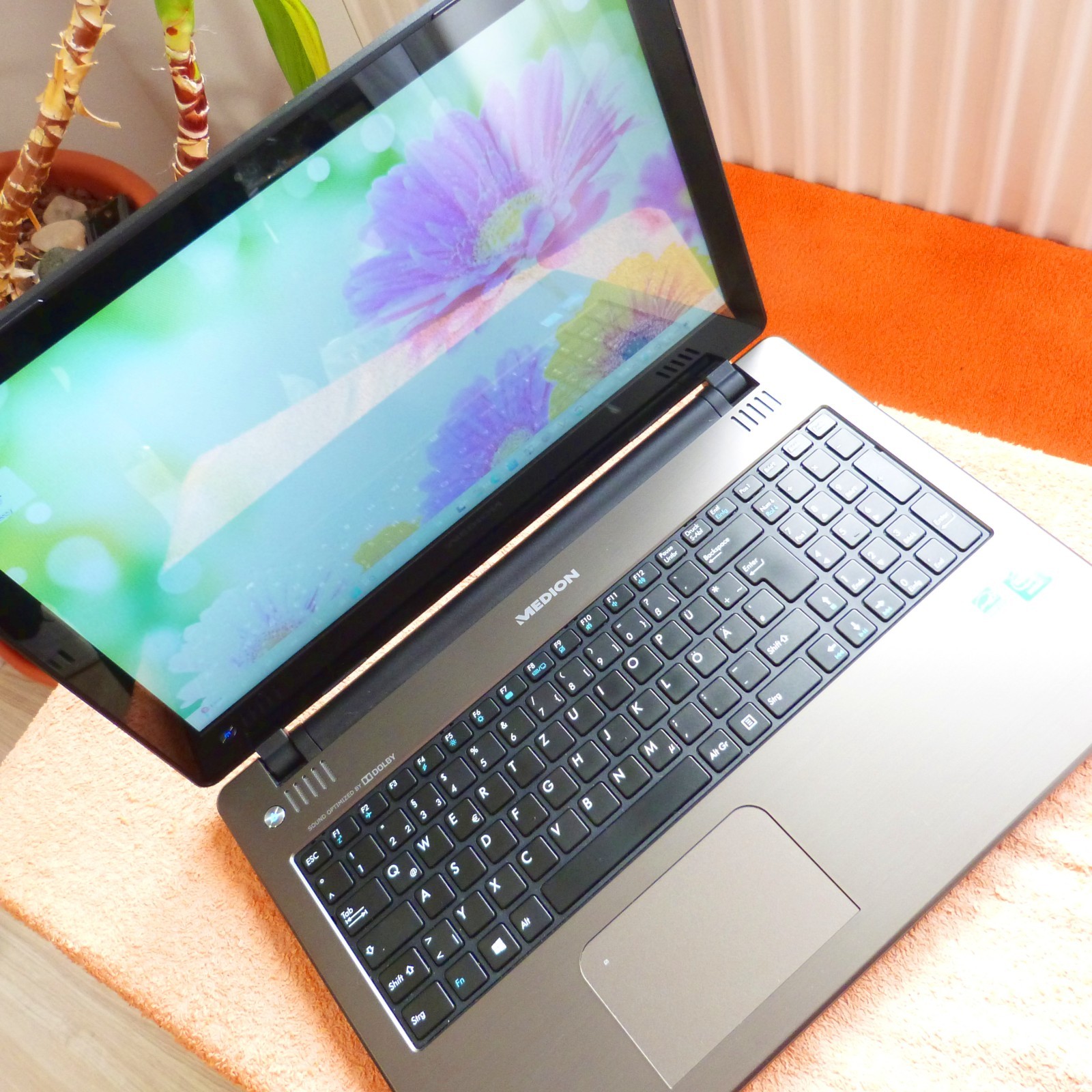Medion E6240T 15″ TOUCH Widescreen l Windows 11 SSD I DOLBY SOUND I HDMI