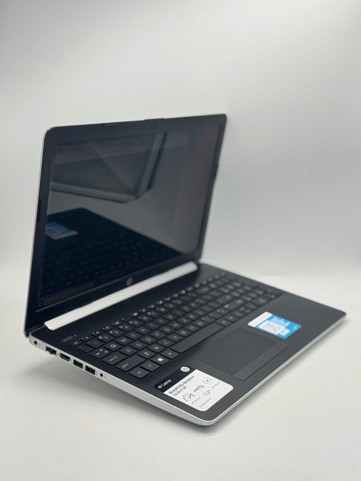 HP 15-db0031nr 15.6″ AMD A9 4GB 1TB HDD Black Used