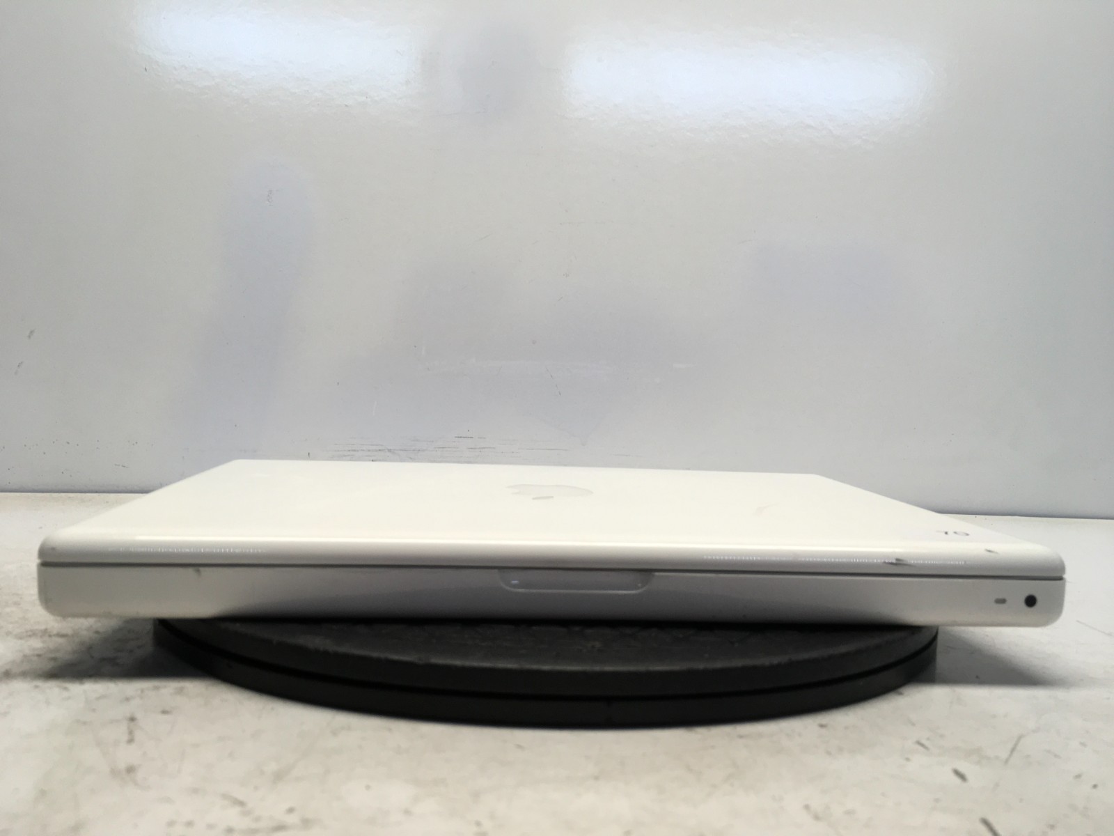 Apple MacBook A1181 Intel Core 2 Duo 2.16GHz 1 GB NO HDD