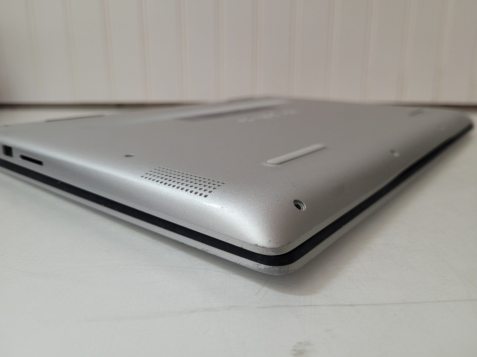 Dell Inspiron 5482 Intel Core i5-8265U 1.6Ghz 4GB Ram No SSD 14″ Laptop
