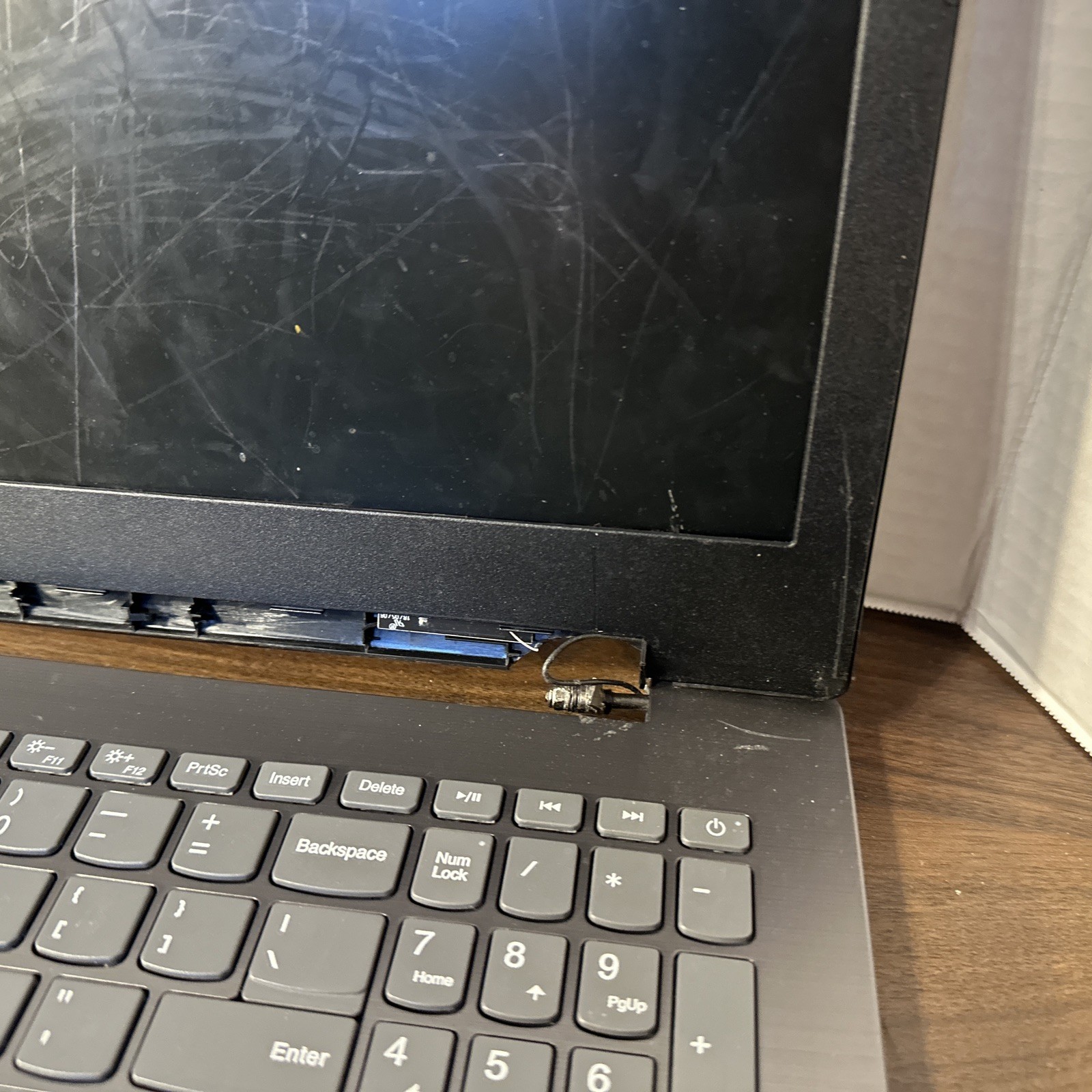 LENOVO IDEAPAD 330 AMD RYZEN 3 RADEON VEGA GRAPHICS