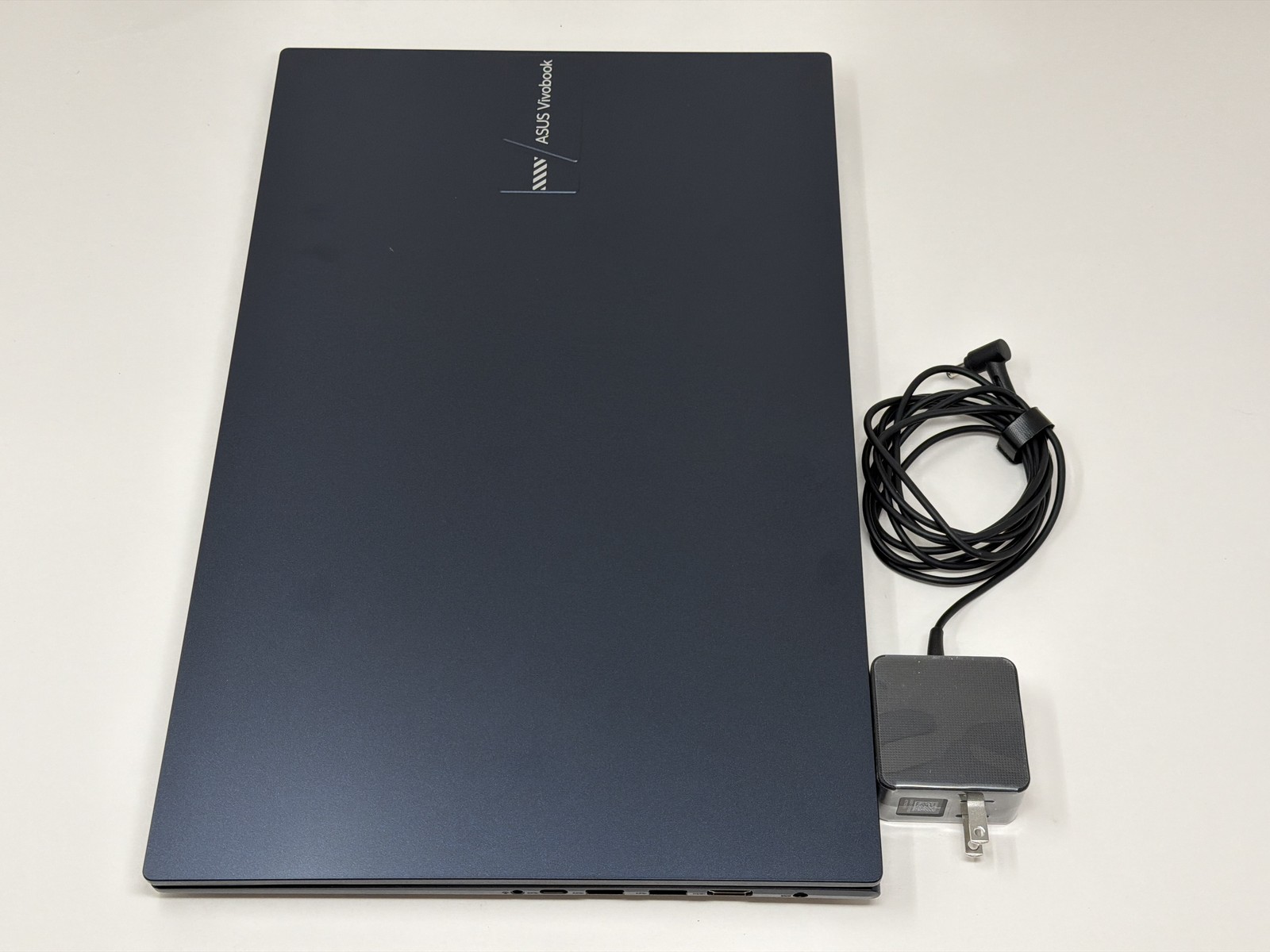 Asus VivoBook 17 X1704ZA Intel Core i3-1215U 1.2GHz 8GB 512B 17.3in Very Good