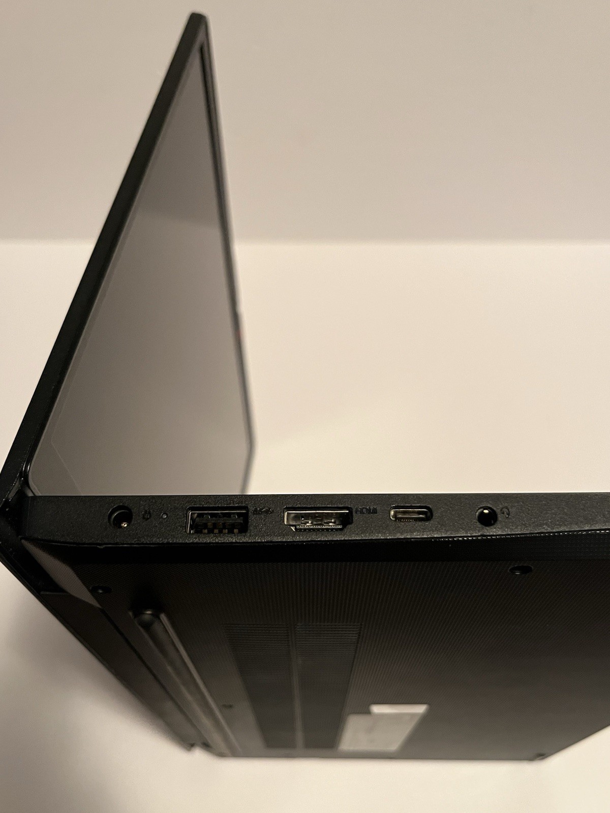 Lenovo V14 G3 IAP [FOR PARTS] – doesn’t boot – Core i5, no ram/no hdd #059