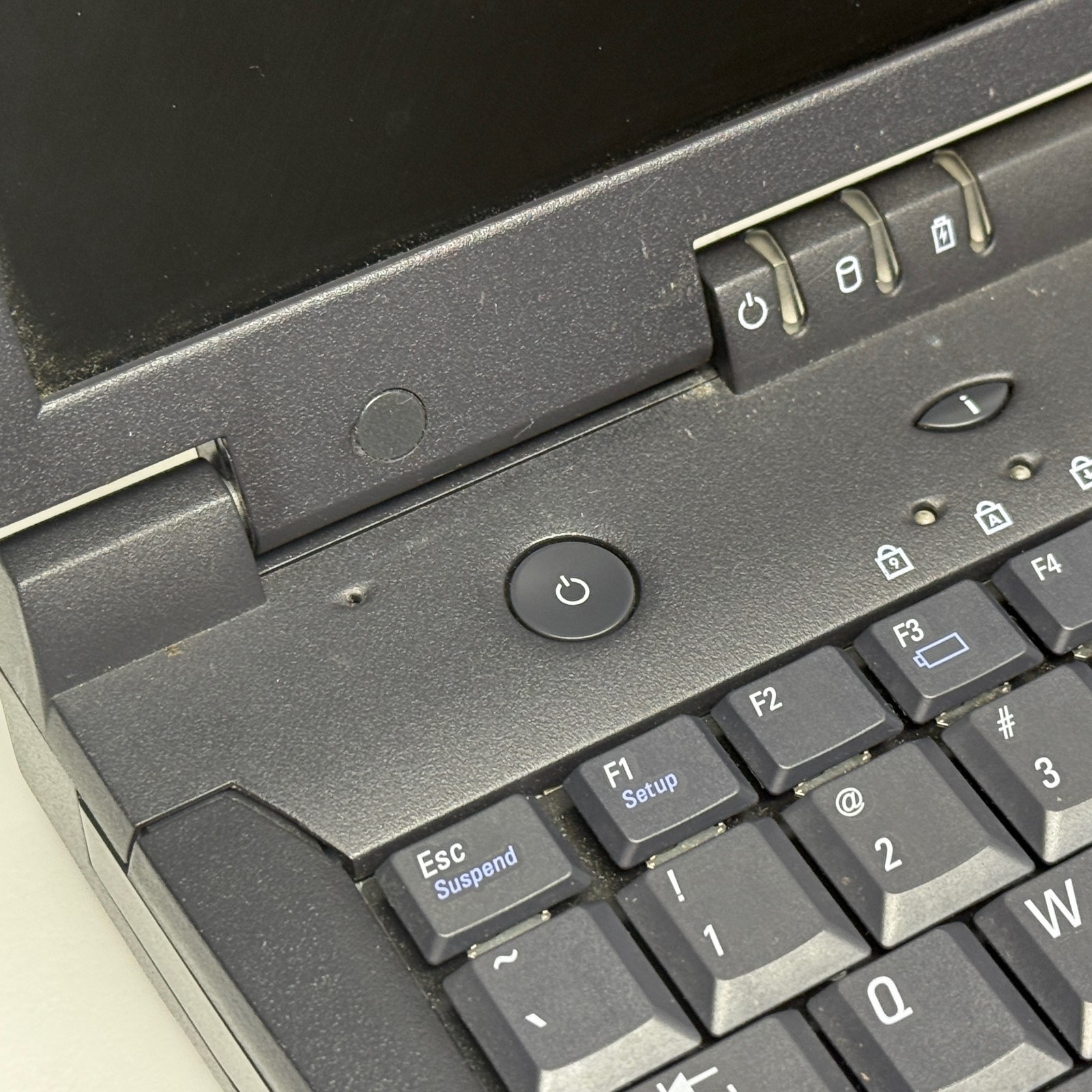 Dell Latitude C810 PP01X Laptop – NO HARD DRIVE / SOLD AS-IS FOR PARTS OR REPAIR