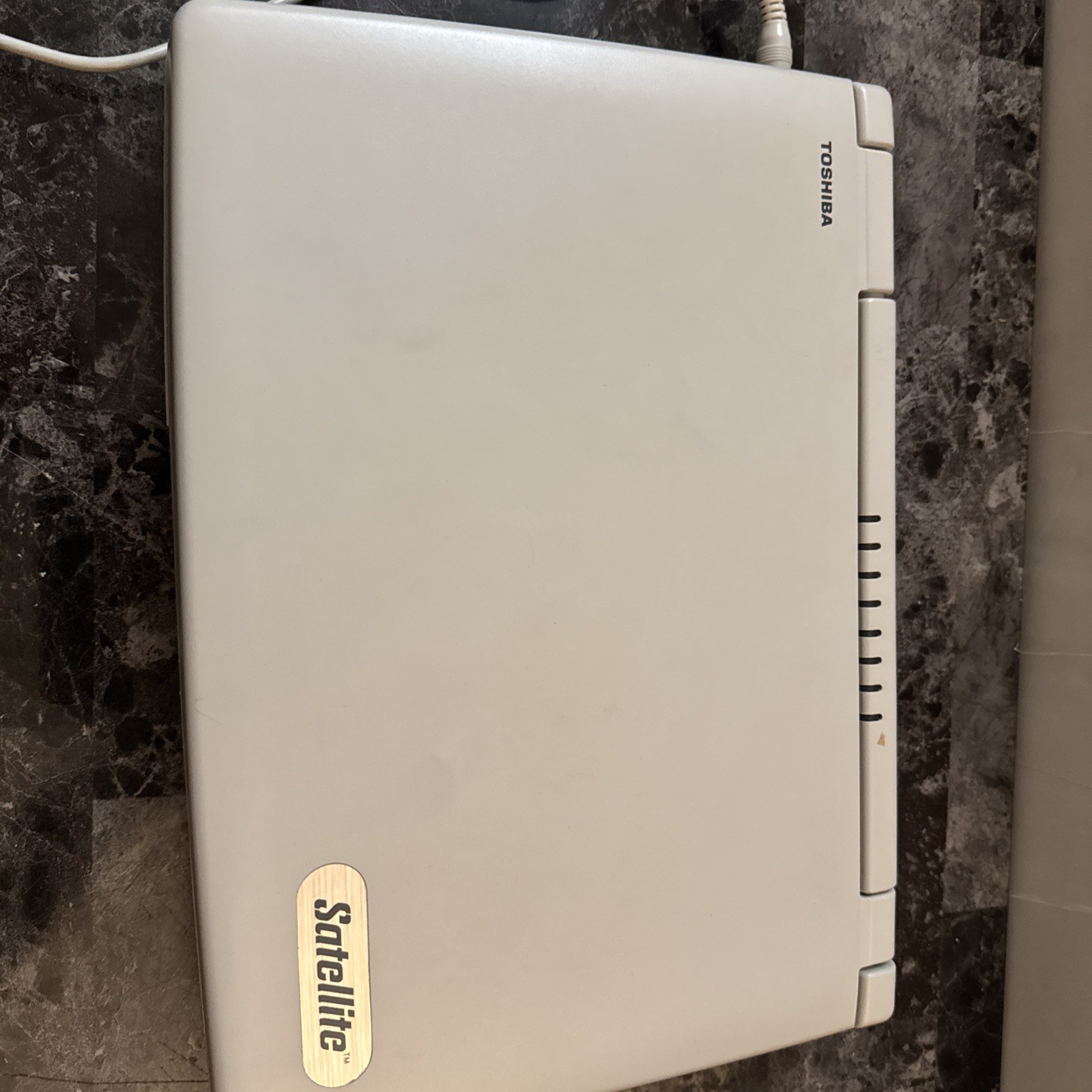 Vintage Toshiba Satellite Laptop – UNTESTED – T1910CS/200 PA1114U V- FOR PARTS