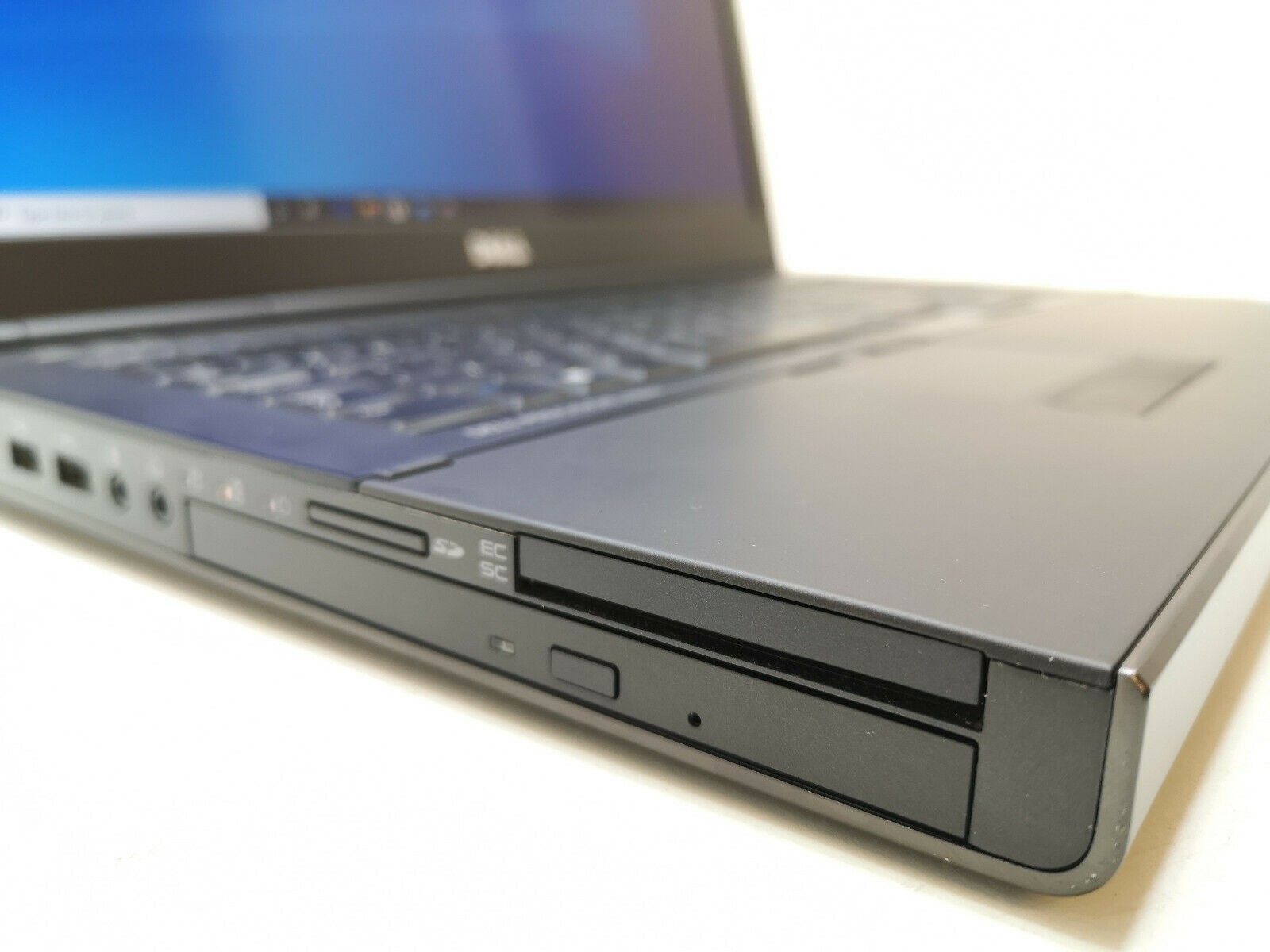 Workstation 17.3″ DELL M6800 i7-QUAD 512GB SSD + 2TB HDD DVDRW 32GB M6100 2GB