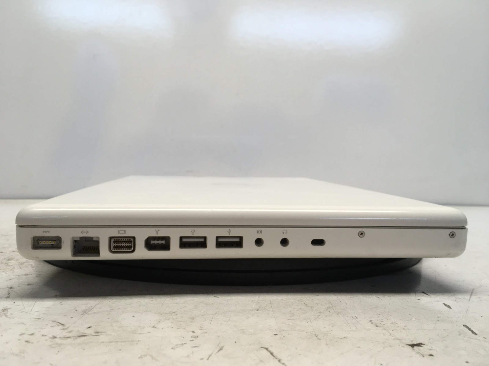 Apple MacBook A1181 Intel Core 2 Duo 2.16GHz 1 GB NO HDD