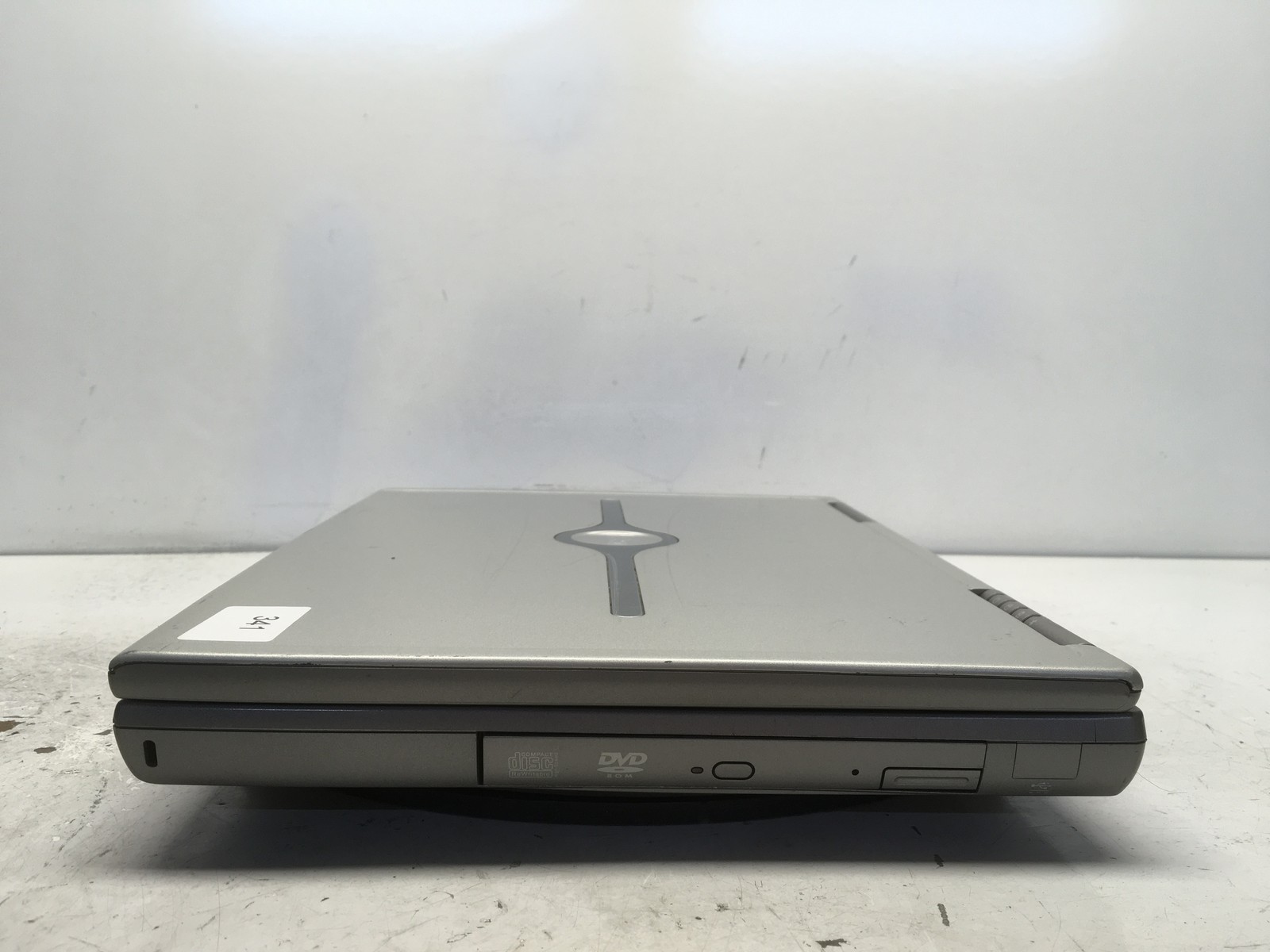 Dell Inspiron 8500 Intel Mobile Pentium 4 2.2GHz 512 MB NO HDD NO BATT
