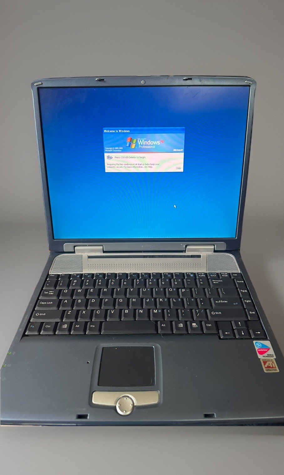 Vintage Nobilis Laptop Model GREEN550 G551 Windows XP Pro l WORKS