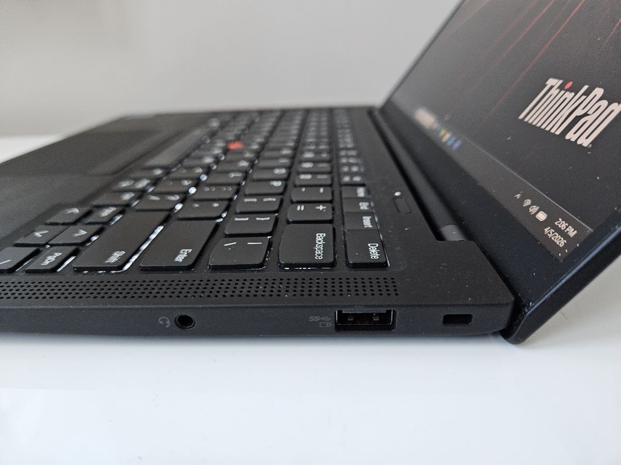 ThinkPad X1 Carbon Gen 9 14-inch i7-1185G7 16GB RAM 512Gb NVME Win 11 Pro