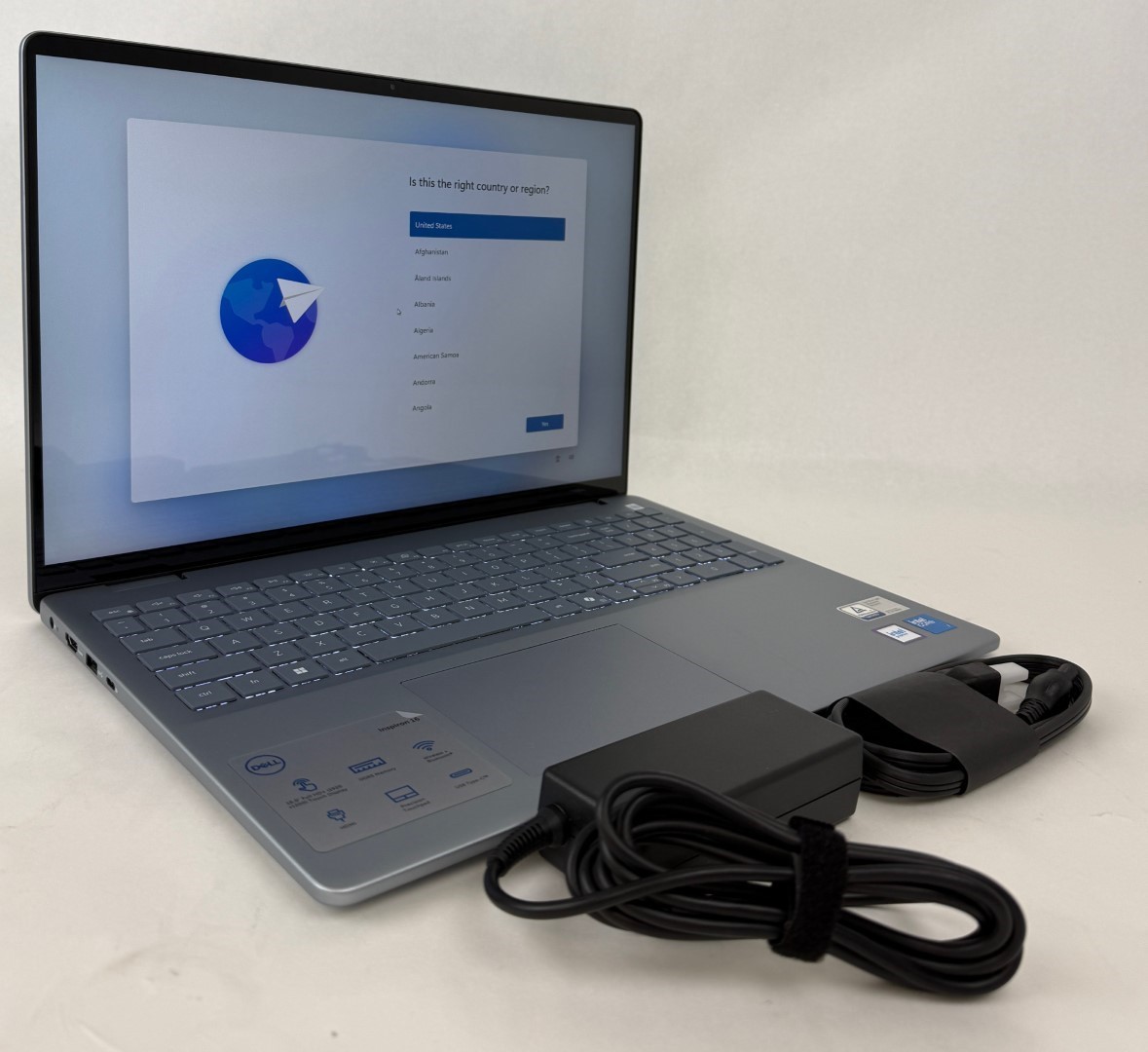 Dell Inspiron 5640 16″ 1920×1200 Touch Core 7 150U 16GB 1TB SSD W11H – Dents