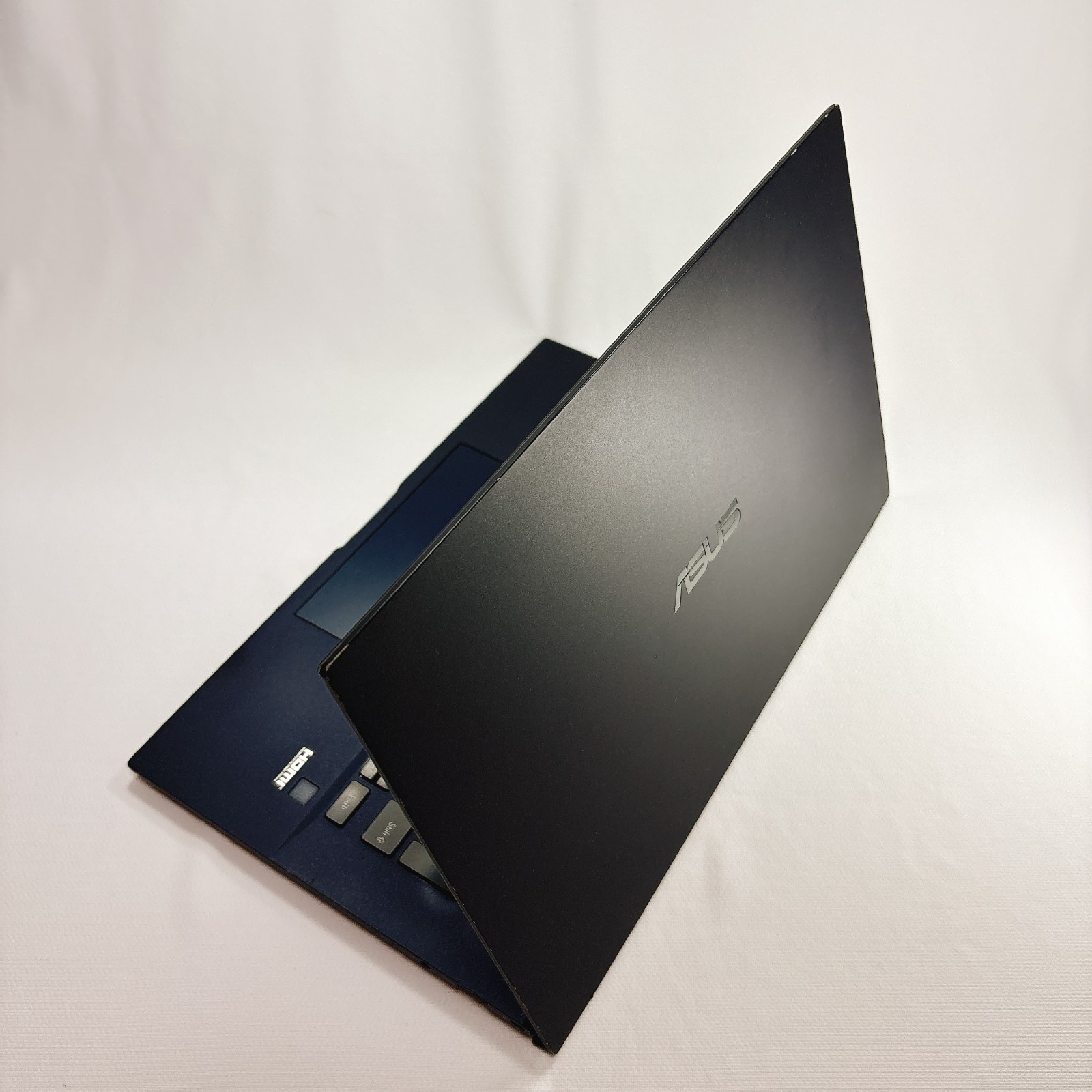 ASUS EXPERTBOOK B9 B9450FA Core i7-10510U 16GB RAM 256GB SSD with numpad #995