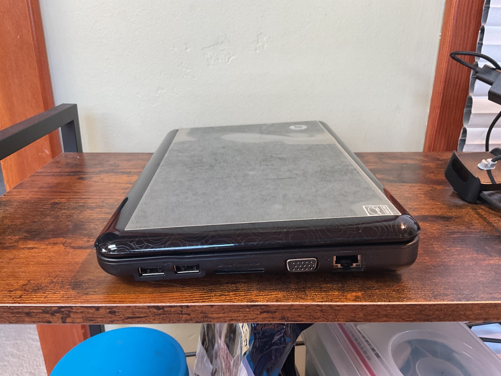 HP Mini 110 Model 1025DX Windows XP w/ Cord Parts only with charger