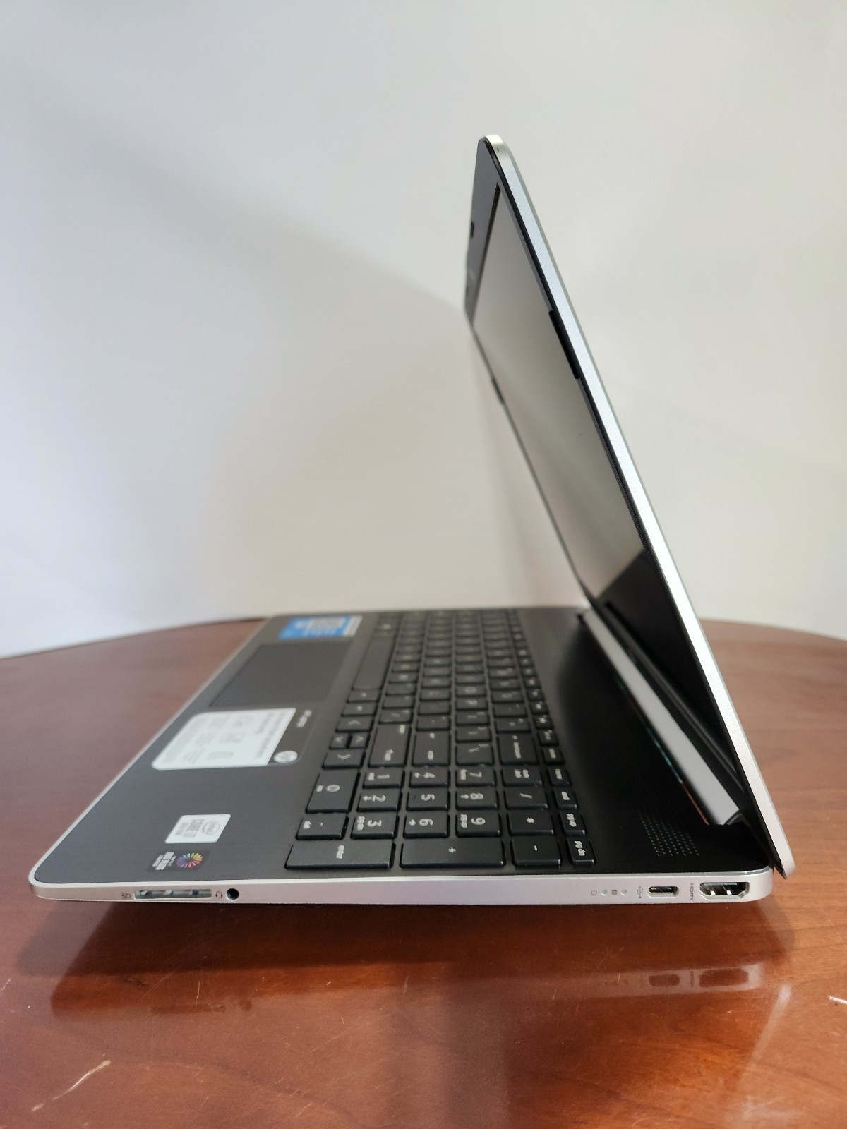 HP 15.6 Full HD Laptop Intel Core I7-1065G7 8/256GB win 11 home