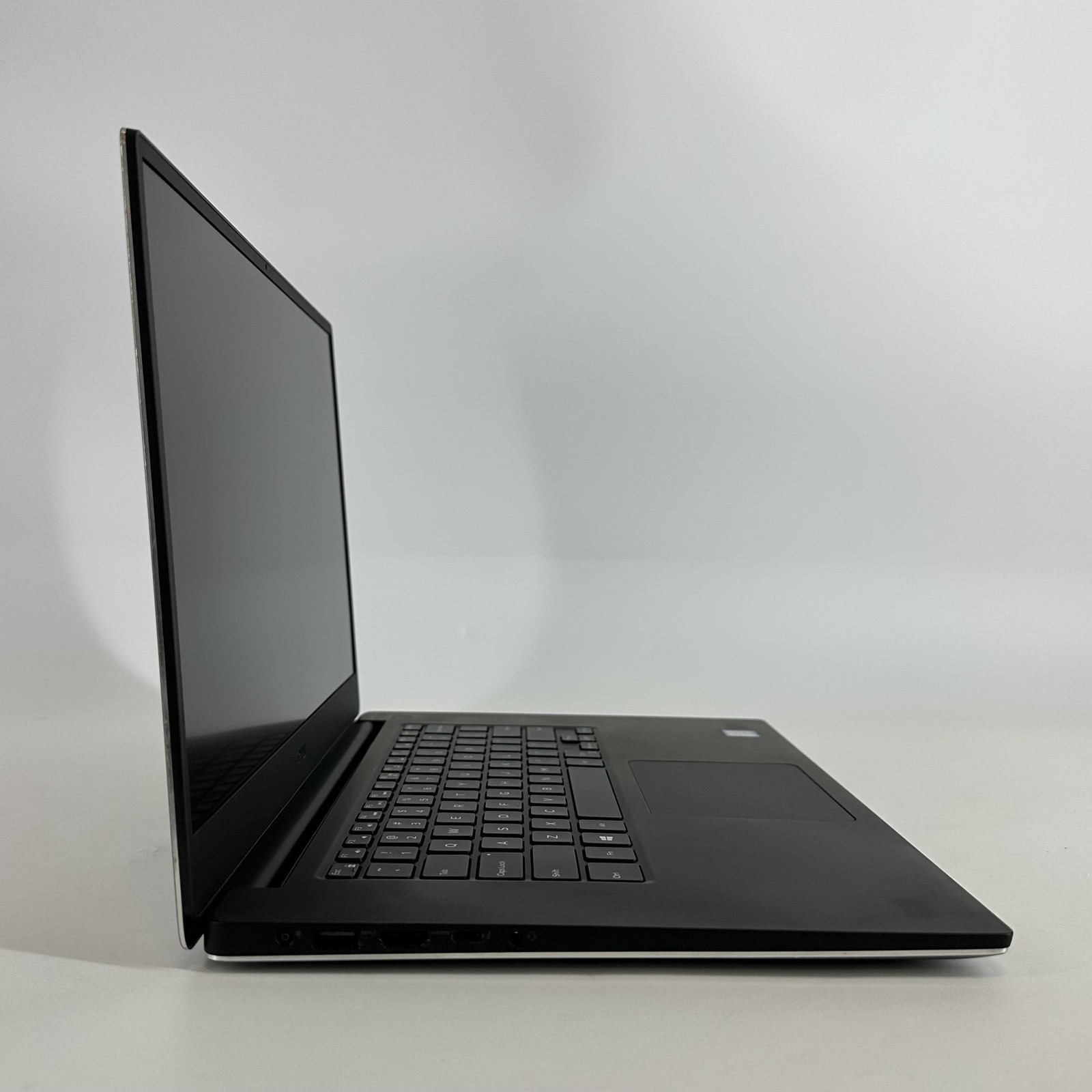 Dell Precision 5540 15.6 FHD Xeon E-2276M 2.80GHz 64GB 2TB SSD Quadro T2000 Good