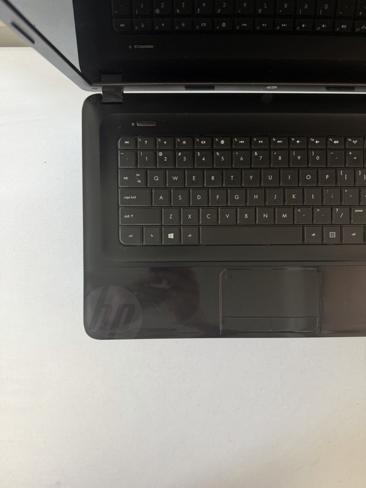 HP Notebook 2000 Laptop – Good Screen – AMD E-300 – RAM 4 GB – Read Des
