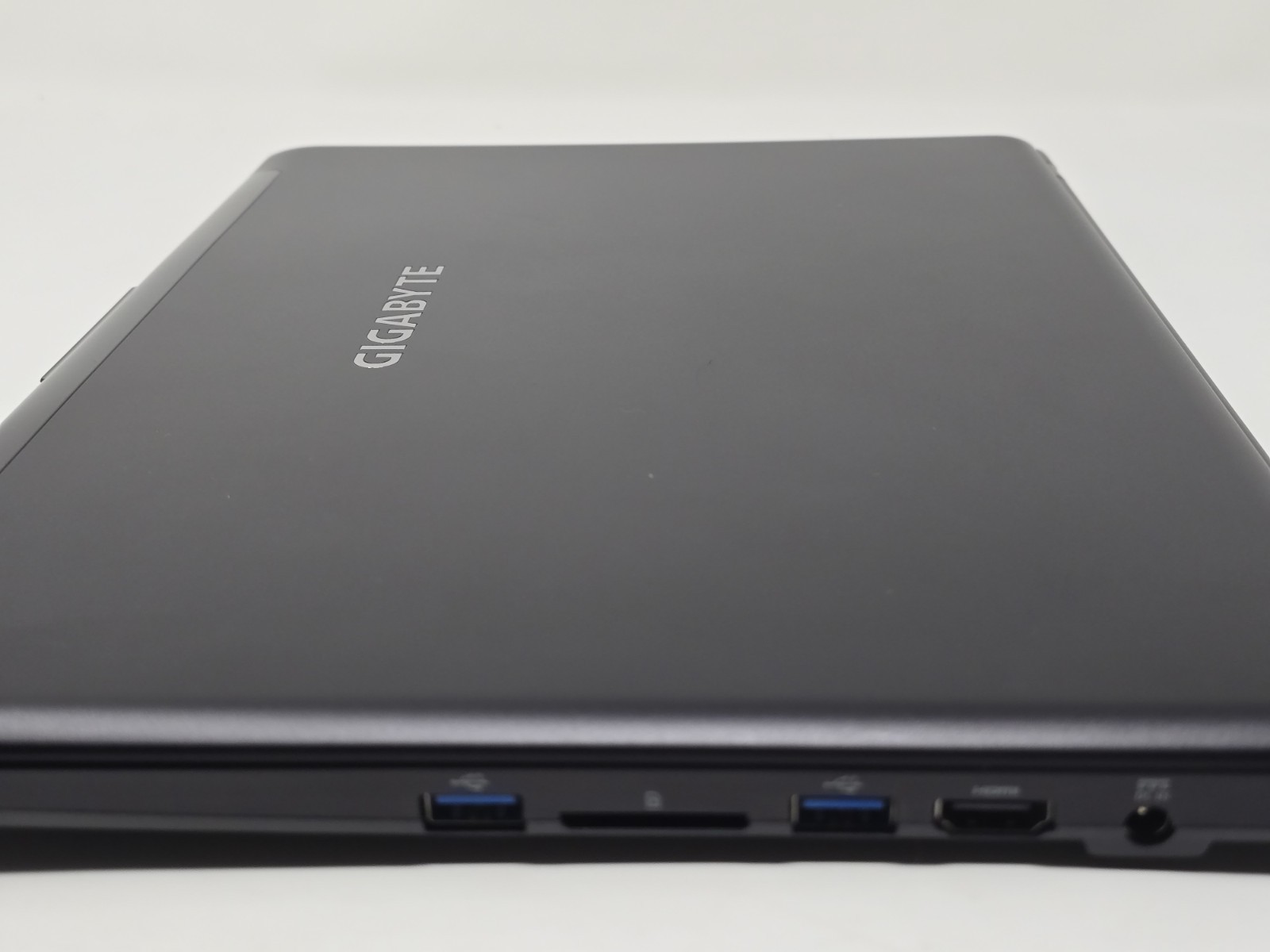 Gigabyte P34W V4 Gaming Laptop PC i7 GTX 970M 8GB RAM 128GB SSD 500GB HDD CIB