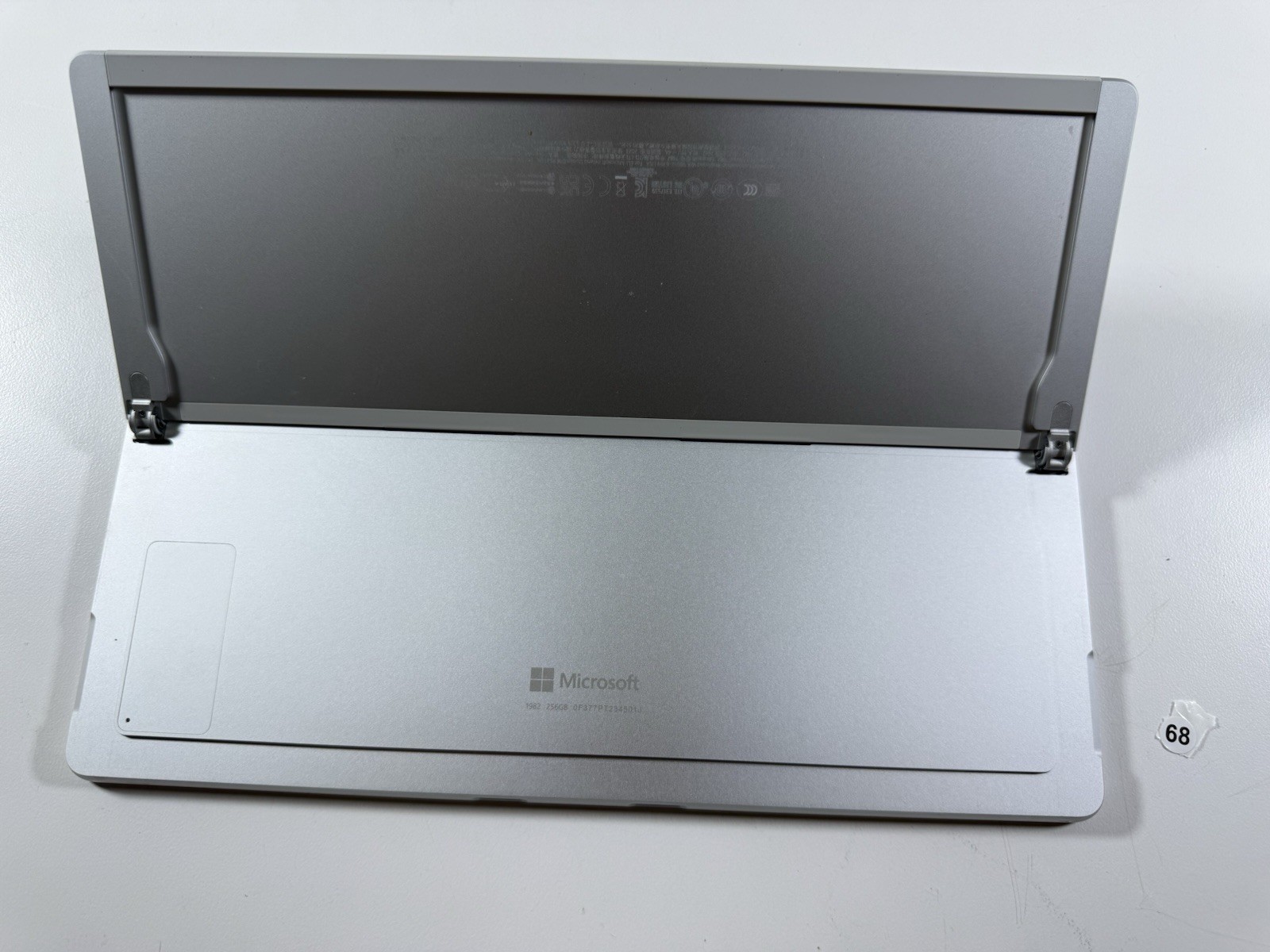 Microsoft Surface Pro 8 (1982) i5-1145G7 – 16GB RAM – 256GB 120Hz – NO OS