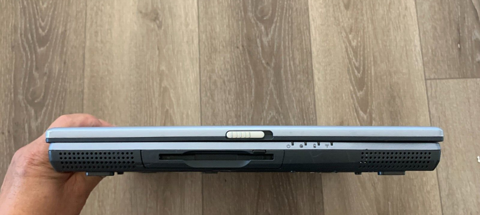 ChemBook CY27 Mobile Intel Pentium 2200MHz 640KB RAM-MISSING PARTS-BOOT TO BIO
