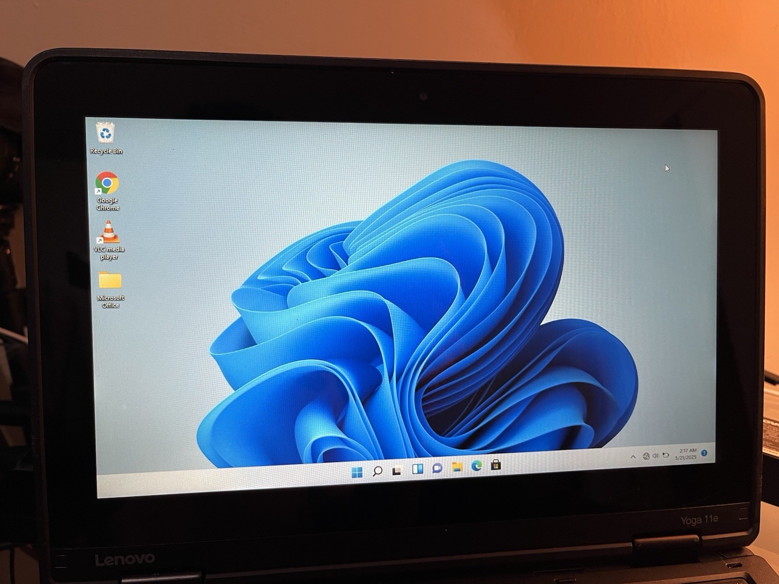 Lenovo Thinkpad Yoga 11e 4th gen core i3 7th gen Windows 11 16gb RAM
