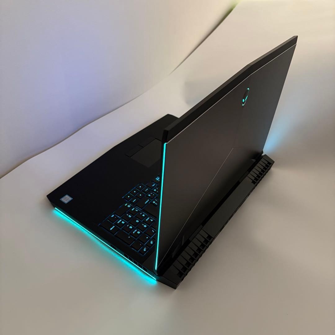 Alienware 17 R4 Gaming Laptop GTX1070 i7-7820HK 16GB RAM 256GB SSD+1TB HDD