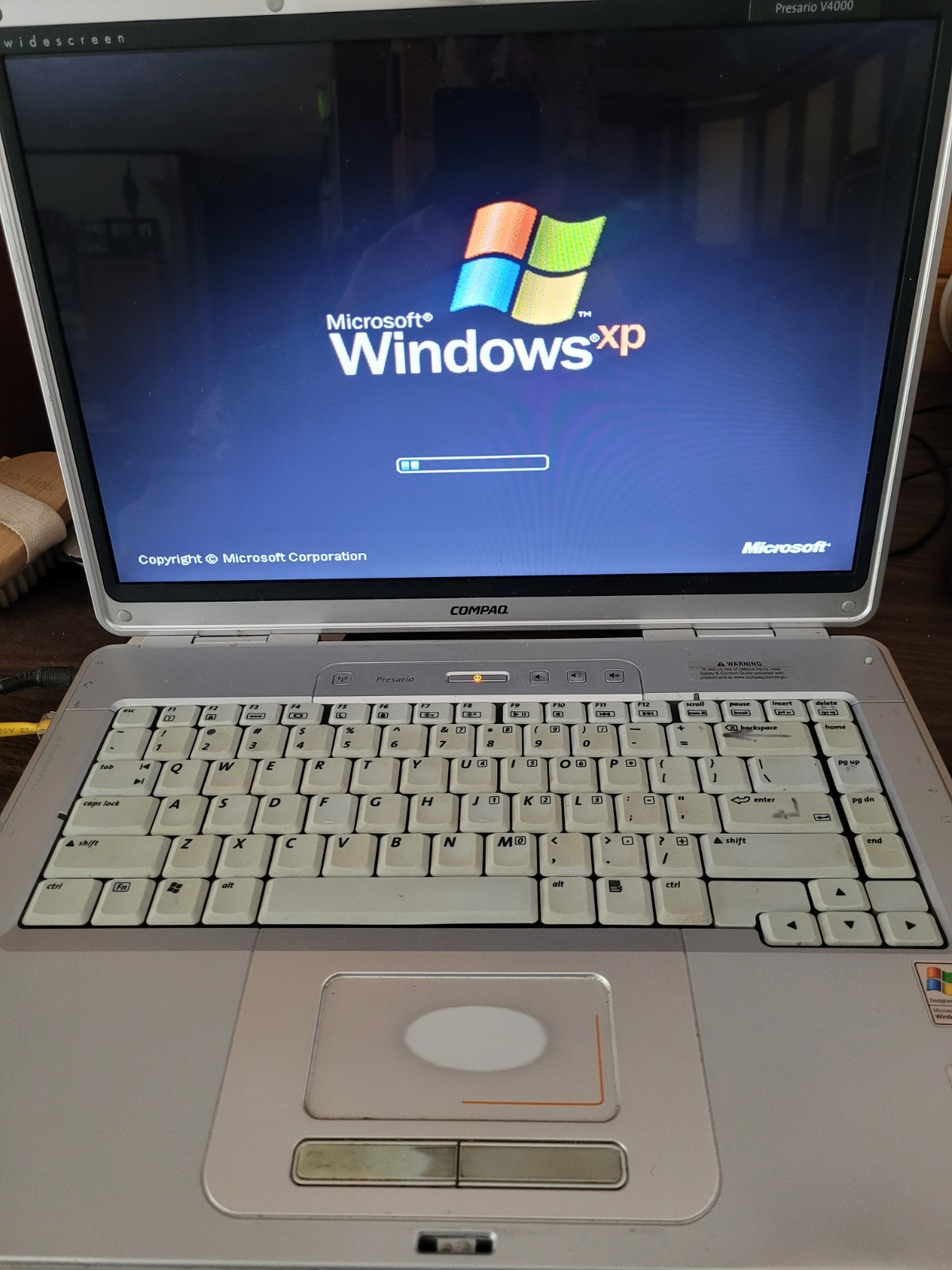 Compaq Presario V4000 Windows XP Laptop w/charger & battery (Read, No AC Cord)