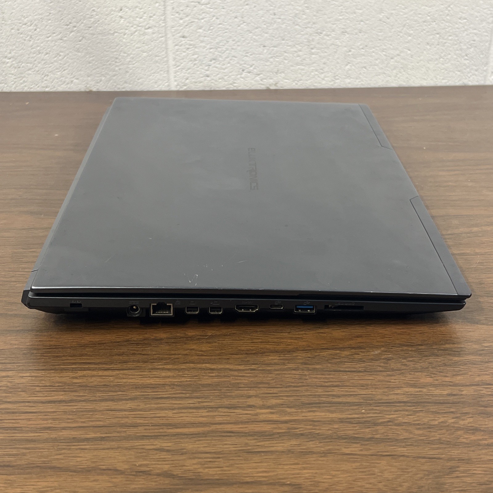 Eluktronics Eluktro Pro N870HP 17.3″ Core i7-7700HQ 2.8GHz Laptop – Barebones