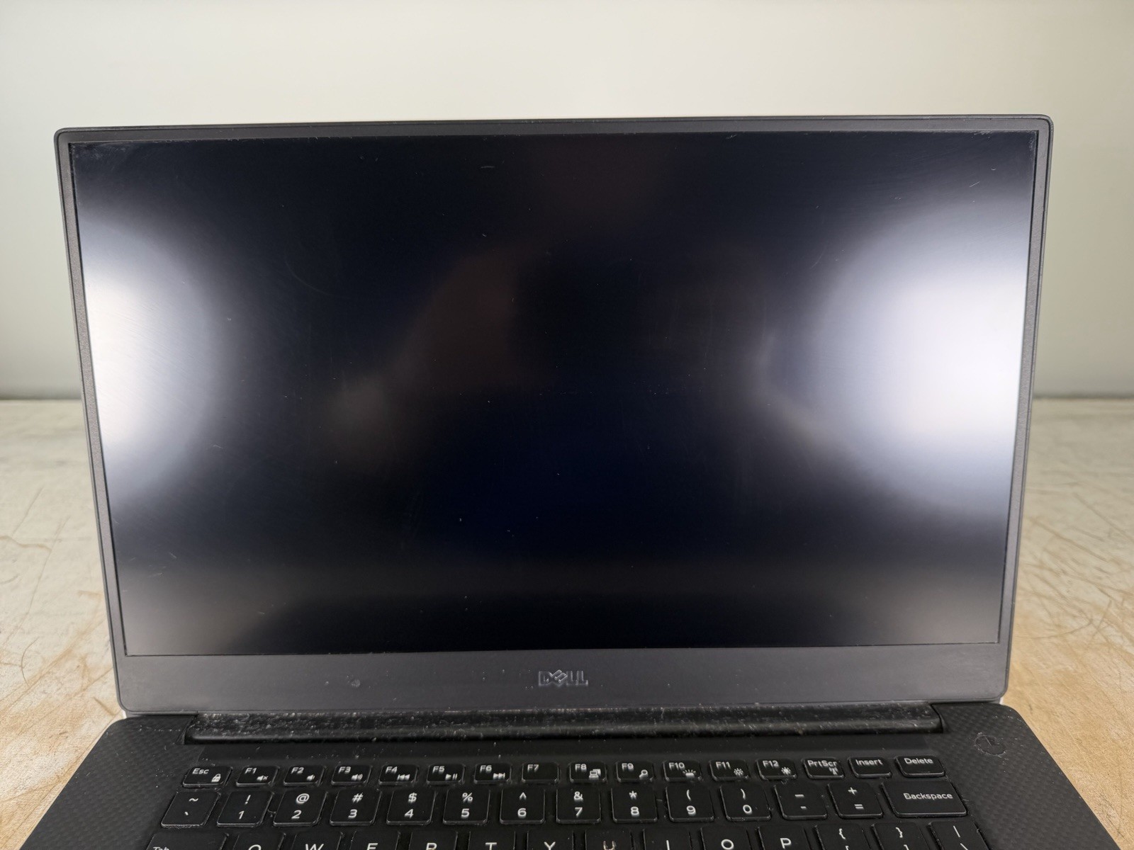 DELL XPS 15 9550 i3-6100H @ 2.70GHz, 8GB RAM, NO HDD/OS