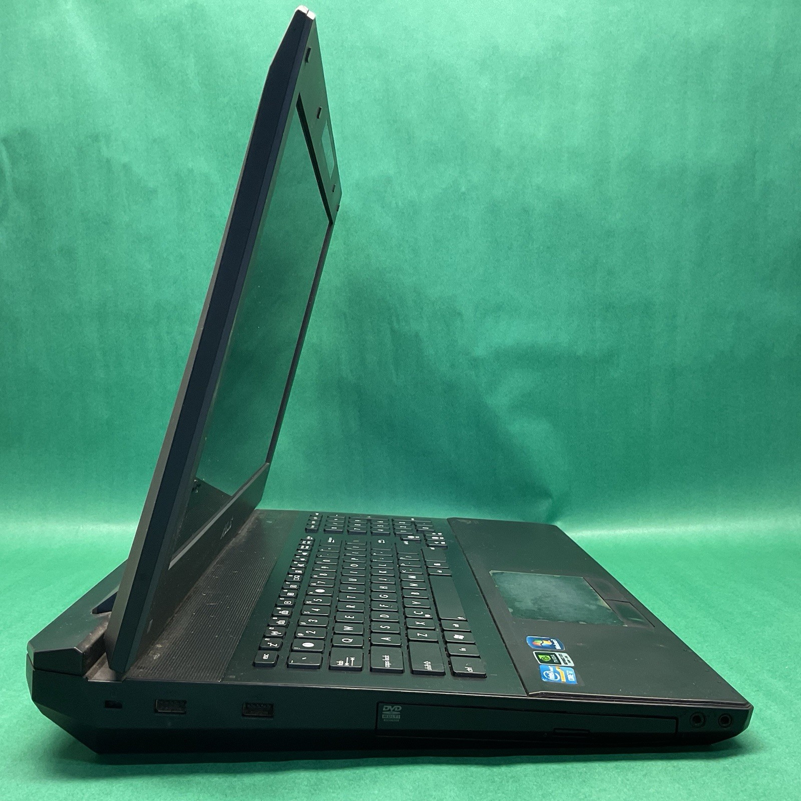 ASUS ROG G74SX 17.3″ Gaming Laptop – Powers On – NO HARD DRIVE- Untested