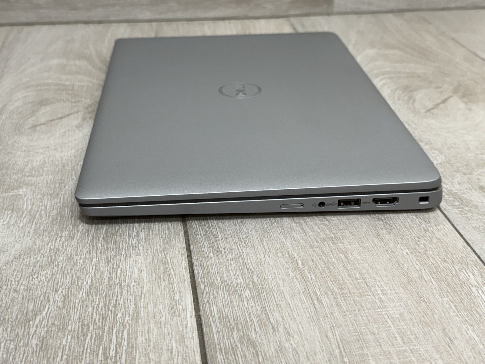 Dell Latitude 5340 13.3″ Core i7-1365U 16GB 256GB SSD Win-11