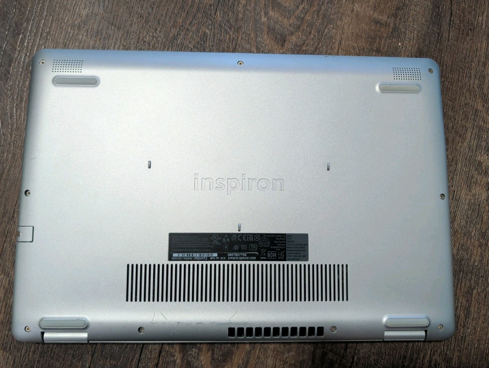 Dell Inspiron 5584 15.6″ FHD i5-8265U 12GB RAM 128GB SSD Win11
