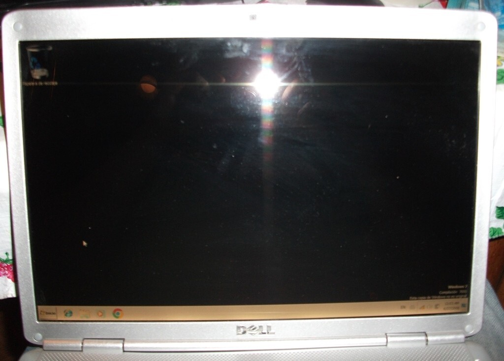 DELL Inspiron 1525 Laptop Boots To Windows 7; Comes with Charger; 2GB RAM, T3200