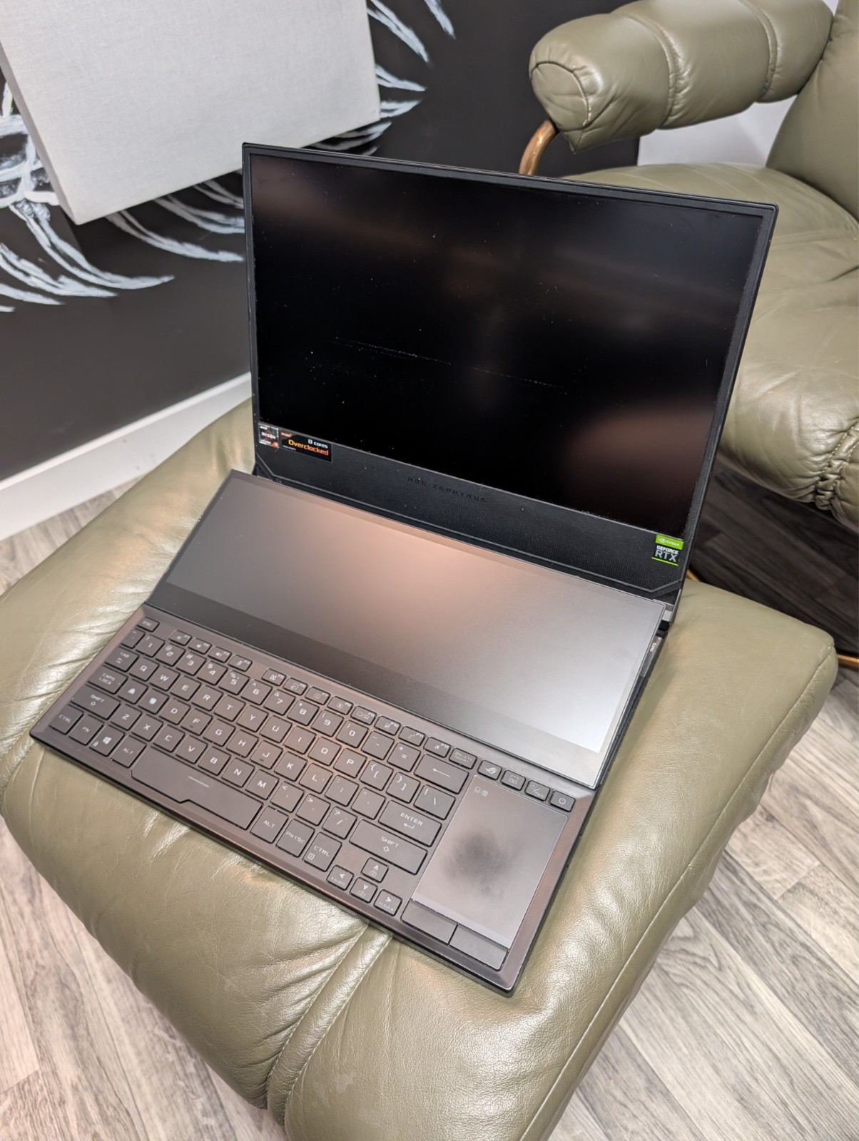 Asus ROG Zephyrus Duo 15 SE (2021) GX551QS-XS99 Ryzen 9 RTX 3080 4K 120Hz 3ms