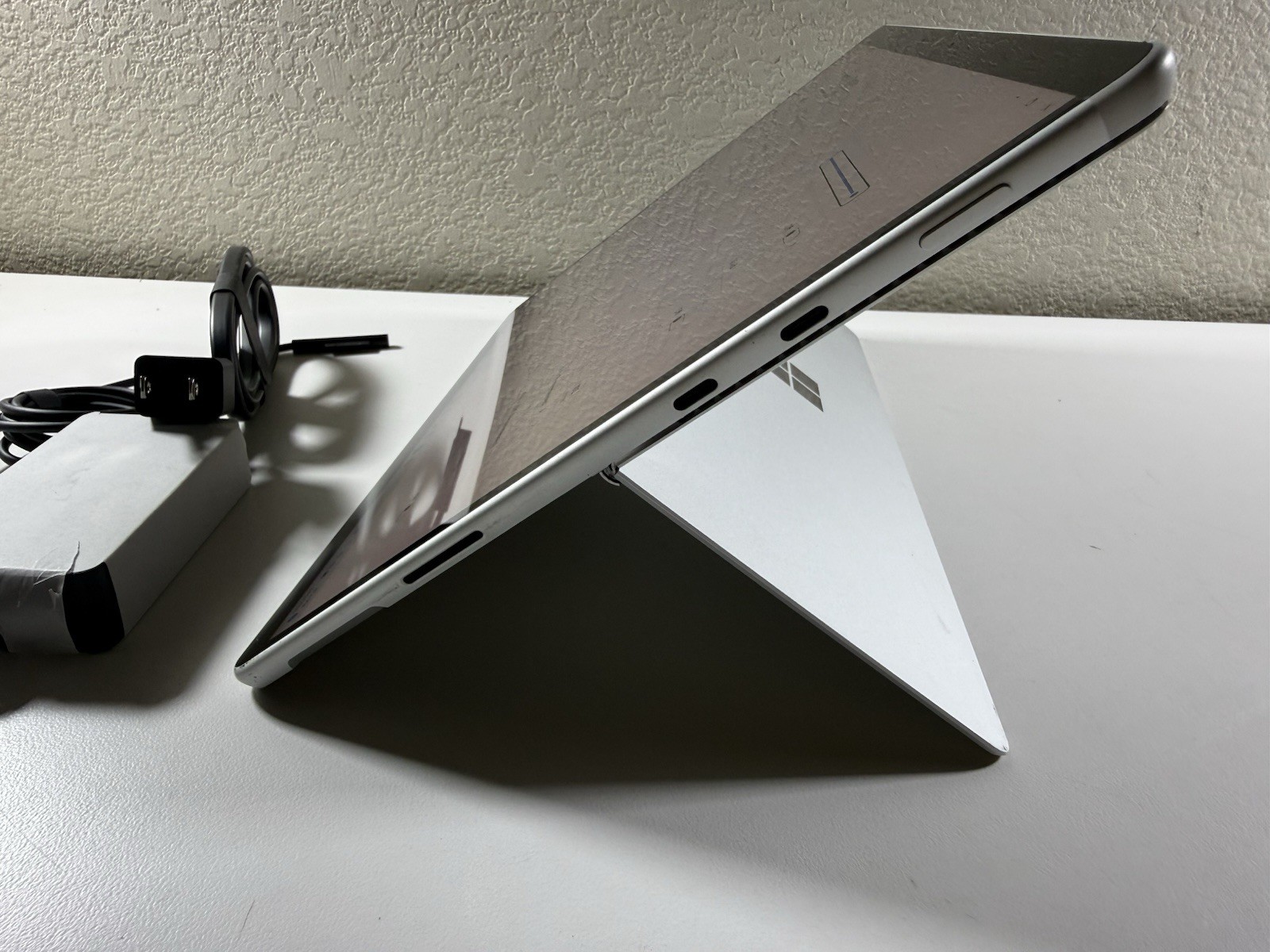 Microsoft Surface Pro 8 (1982) i5-1145G7 – 16GB RAM – 256GB 120Hz – Win 11 Pro